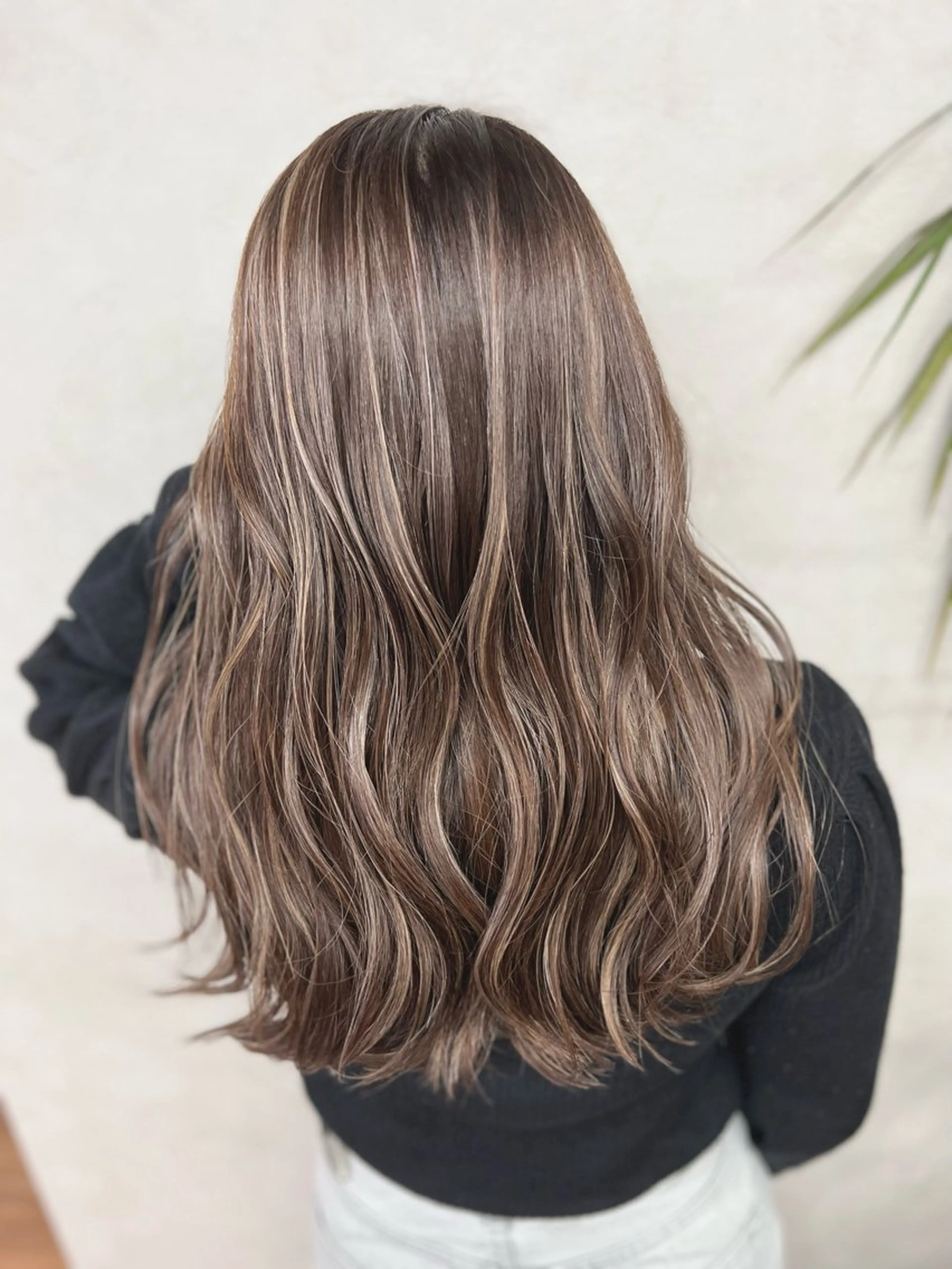 ロング ハイライト 井上 彩加のヘアスタイル