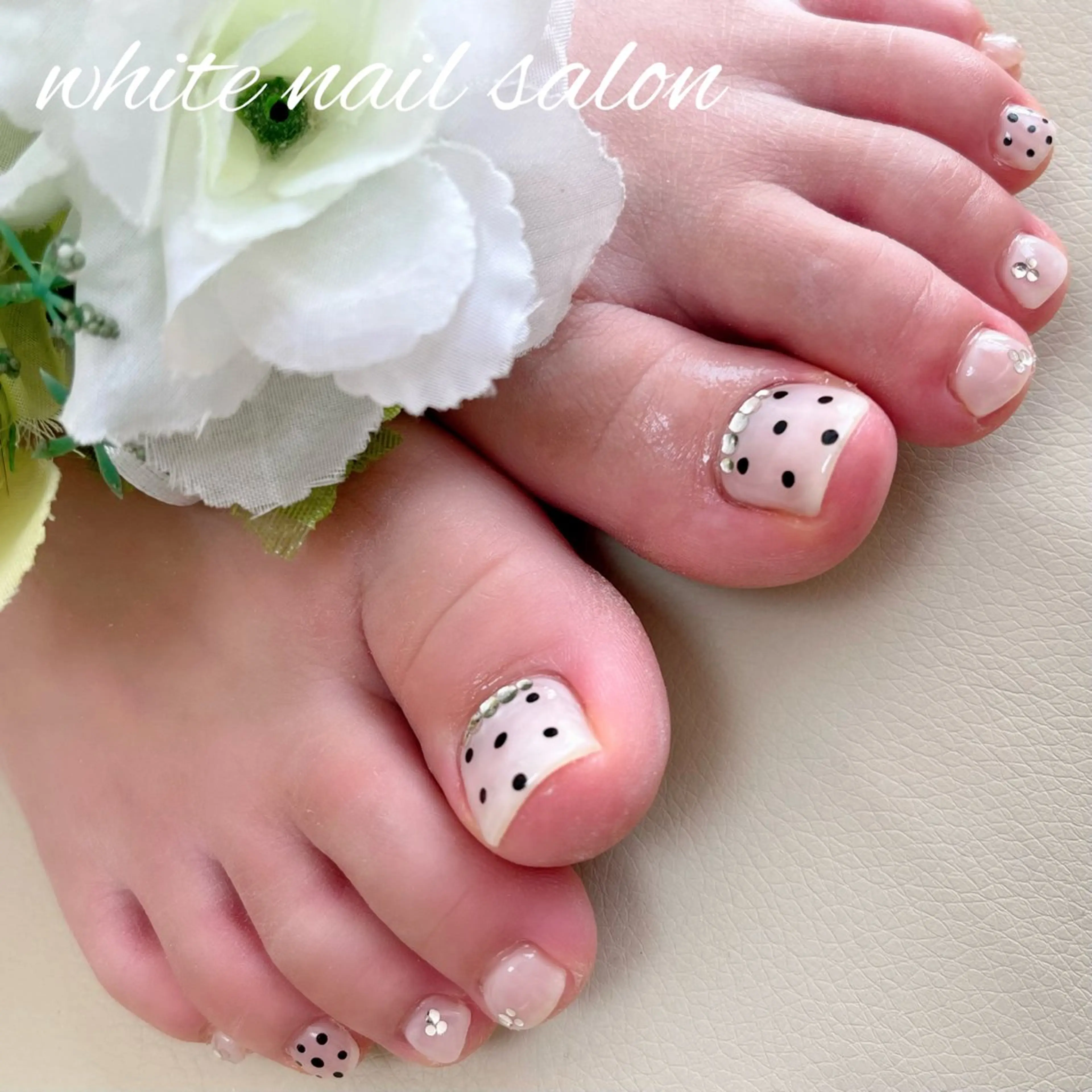 ネイル ラメ(グリッター) 持ち込み フットネイル white nail salonのネイルデザイン