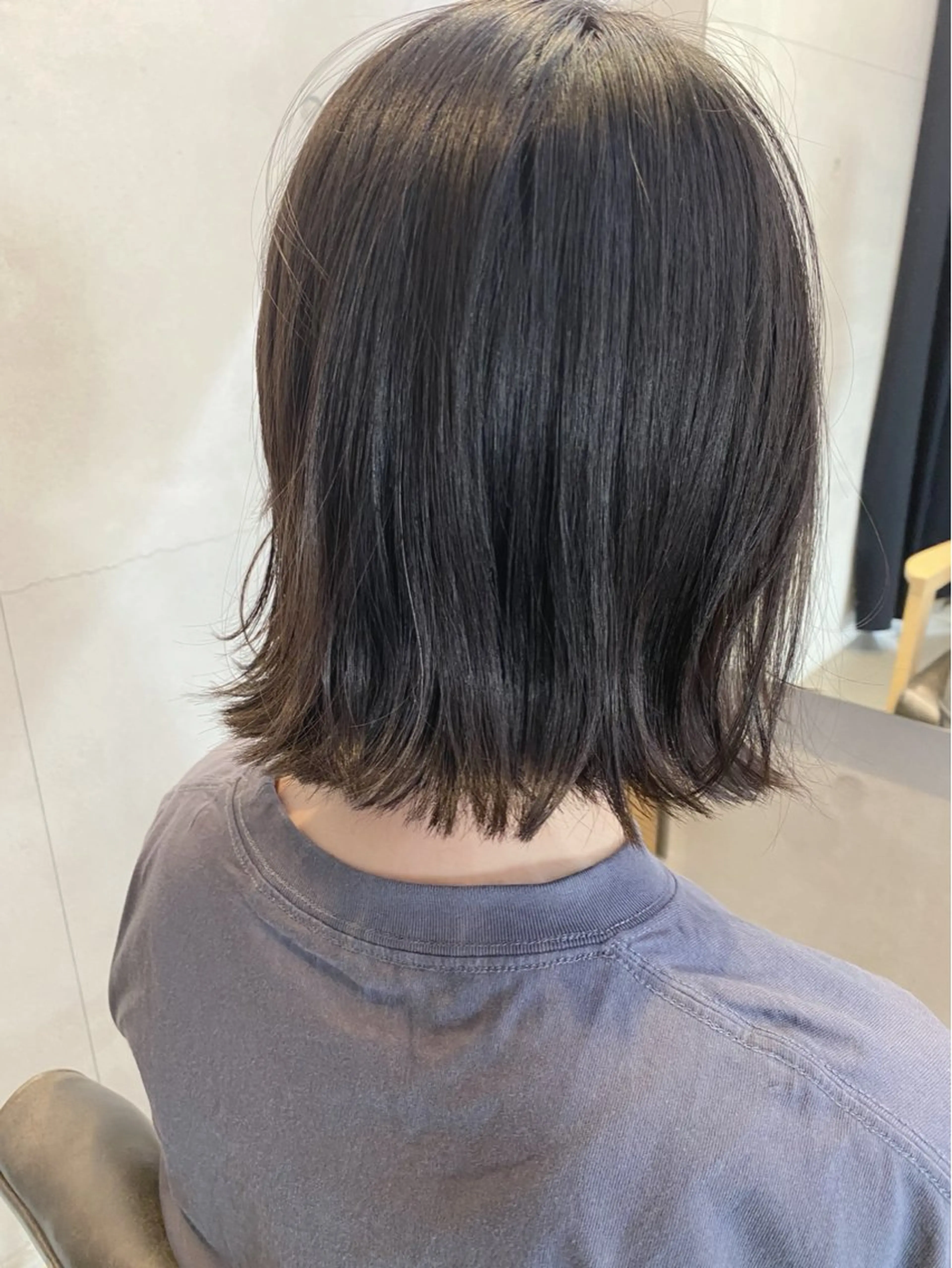 ミディアム ミディアムレイヤー レイヤーカット 外ハネヘア トリートメント conne& ririのヘアスタイル