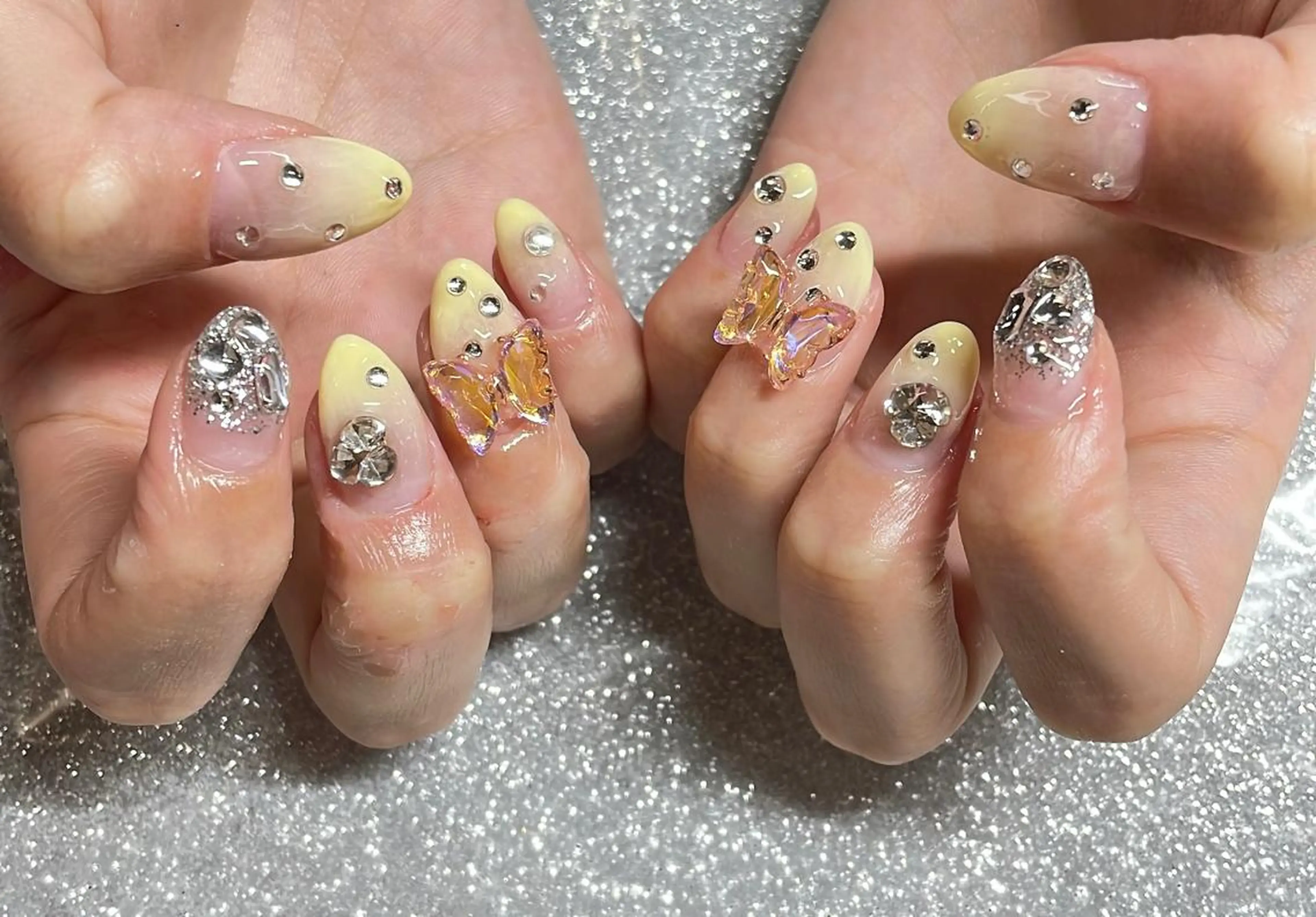 ネイル ハンドネイル VIERU 🌈🎀💖のネイルデザイン