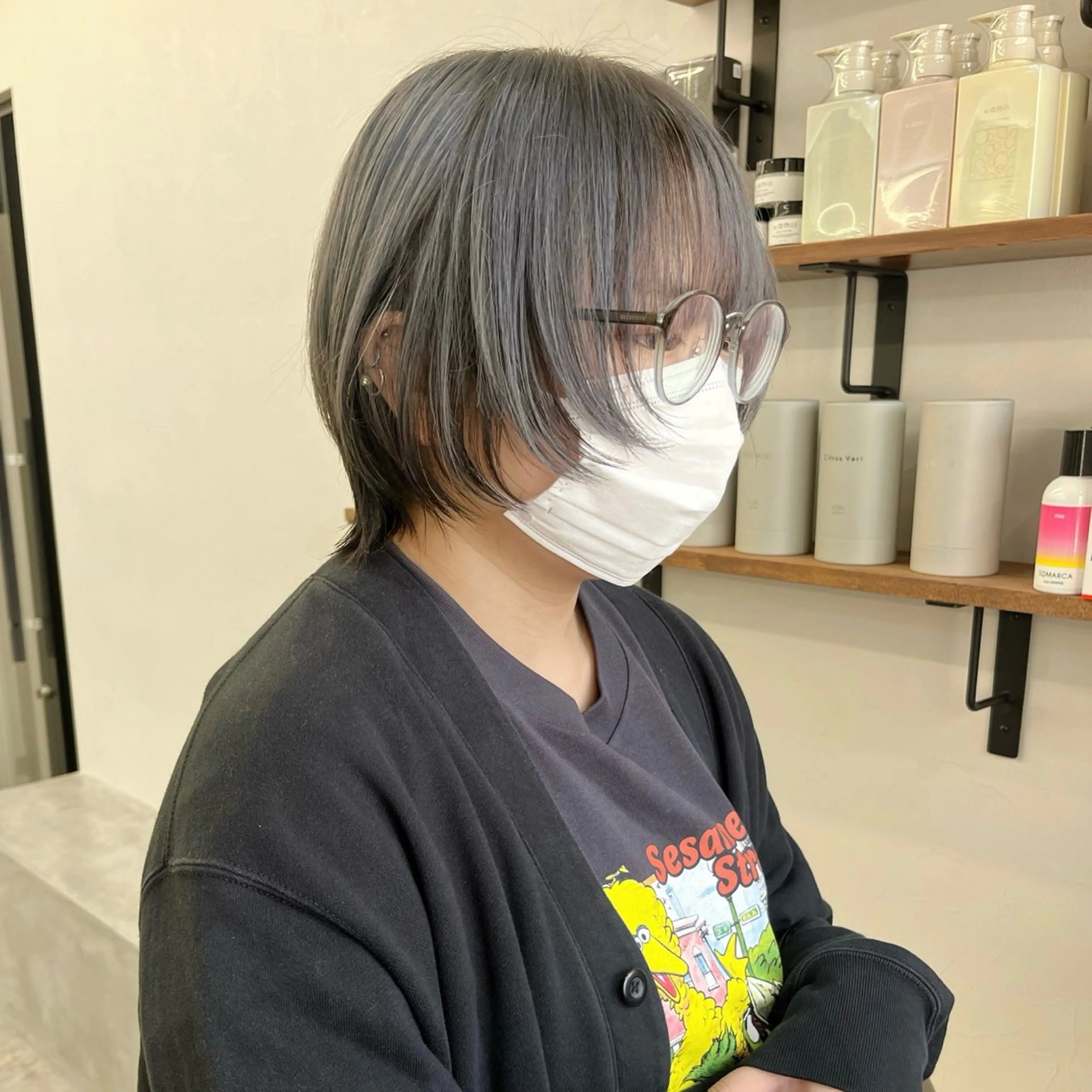 ショート カラー ブリーチ ブルーカラー ブリーチなしカラー シルバー ボブ カット ヘアカラー トリートメント 初めてのショート お任せください✂️のヘアスタイル