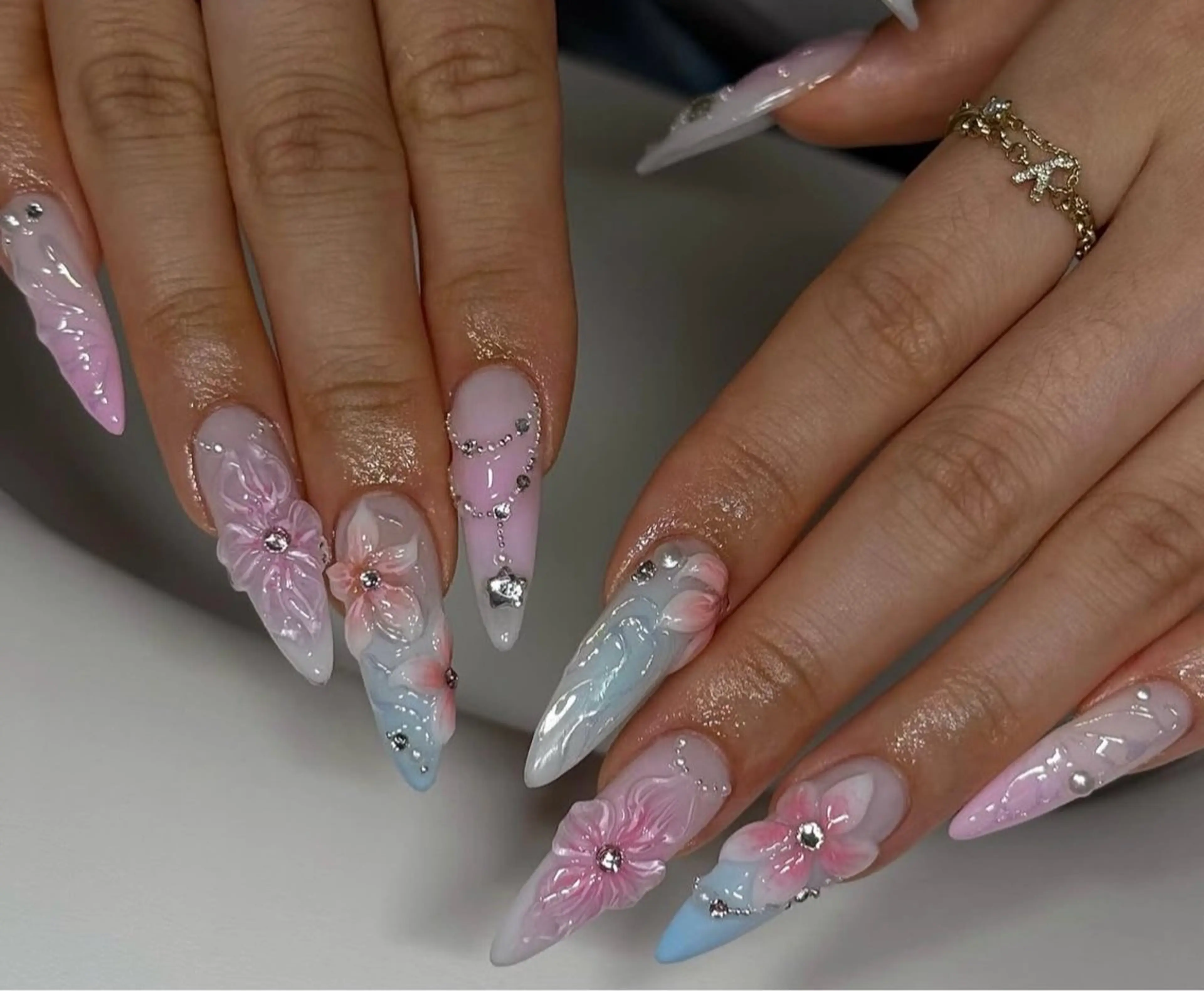 ネイル グラデーション キラキラネイル ワンカラーネイル 冬ネイル Jenn Nail Salonのネイルデザイン