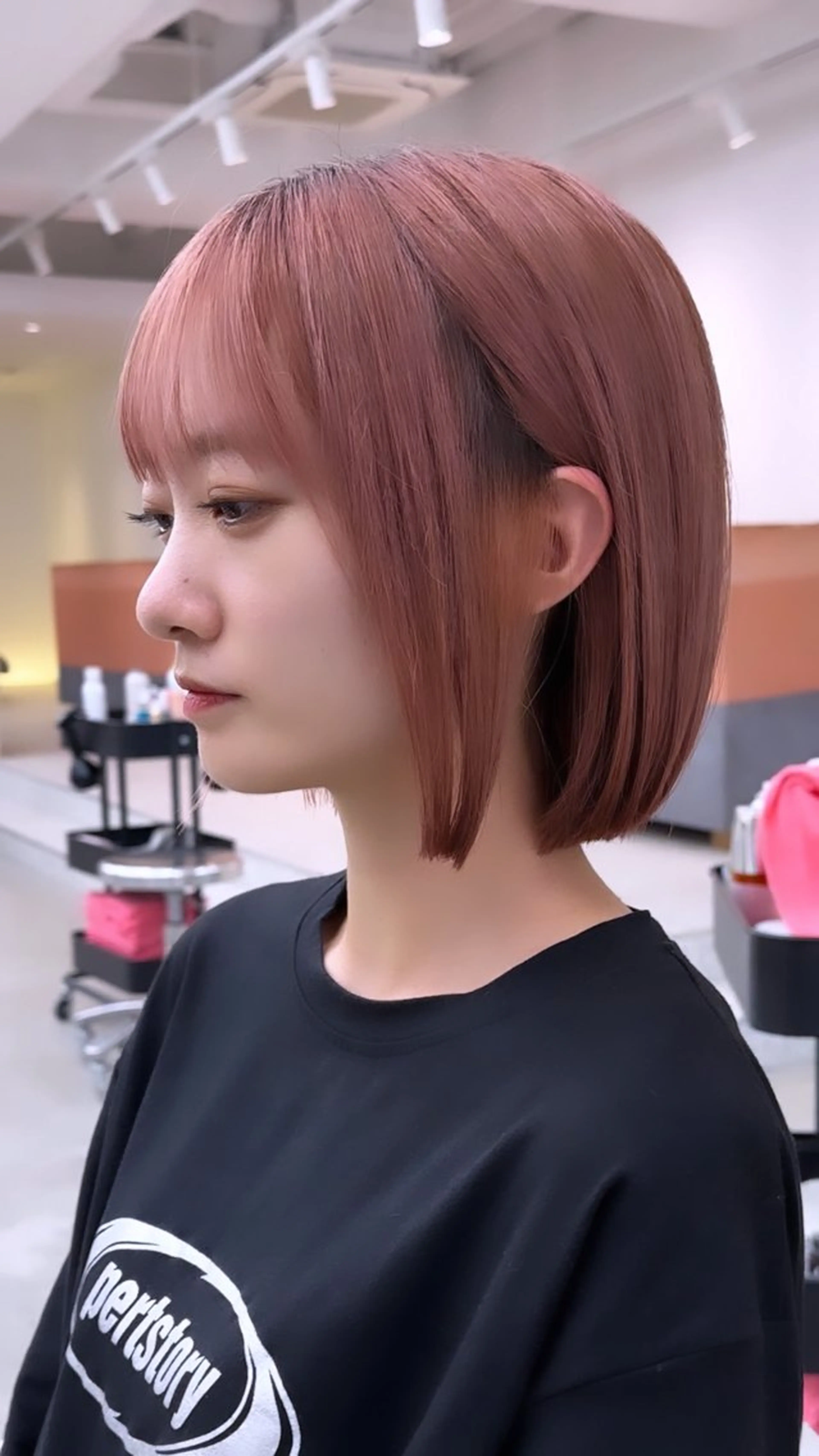 ミディアム 切りっぱなしボブ ボブ 外ハネヘア レイヤーボブ/名駅/ くびれボブ/縮毛矯正のヘアスタイル