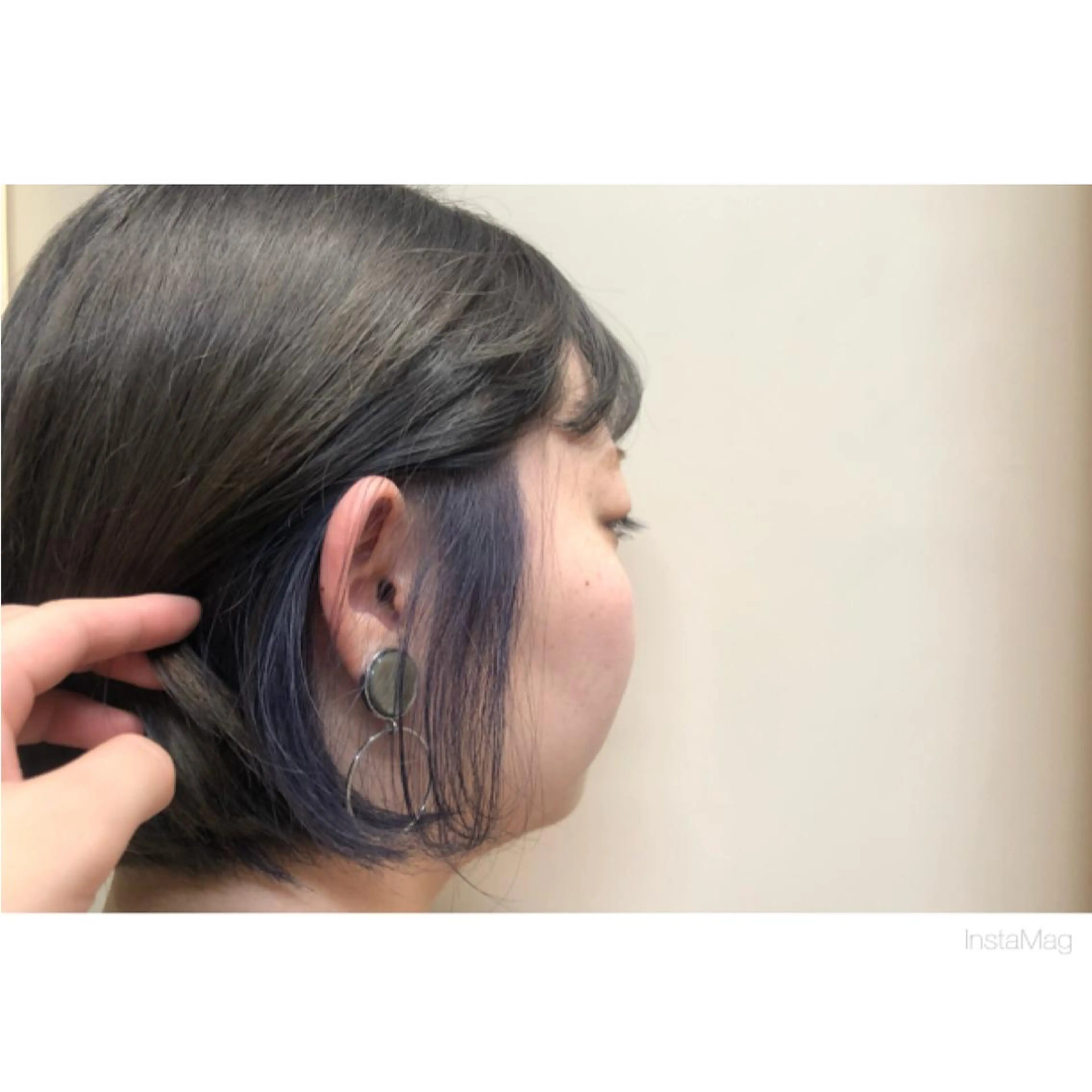 カラー アッシュ イヤリングカラー ラベンダーカラー ラベンダーアッシュ カット ヘアカラー 岩間 香純のヘアスタイル