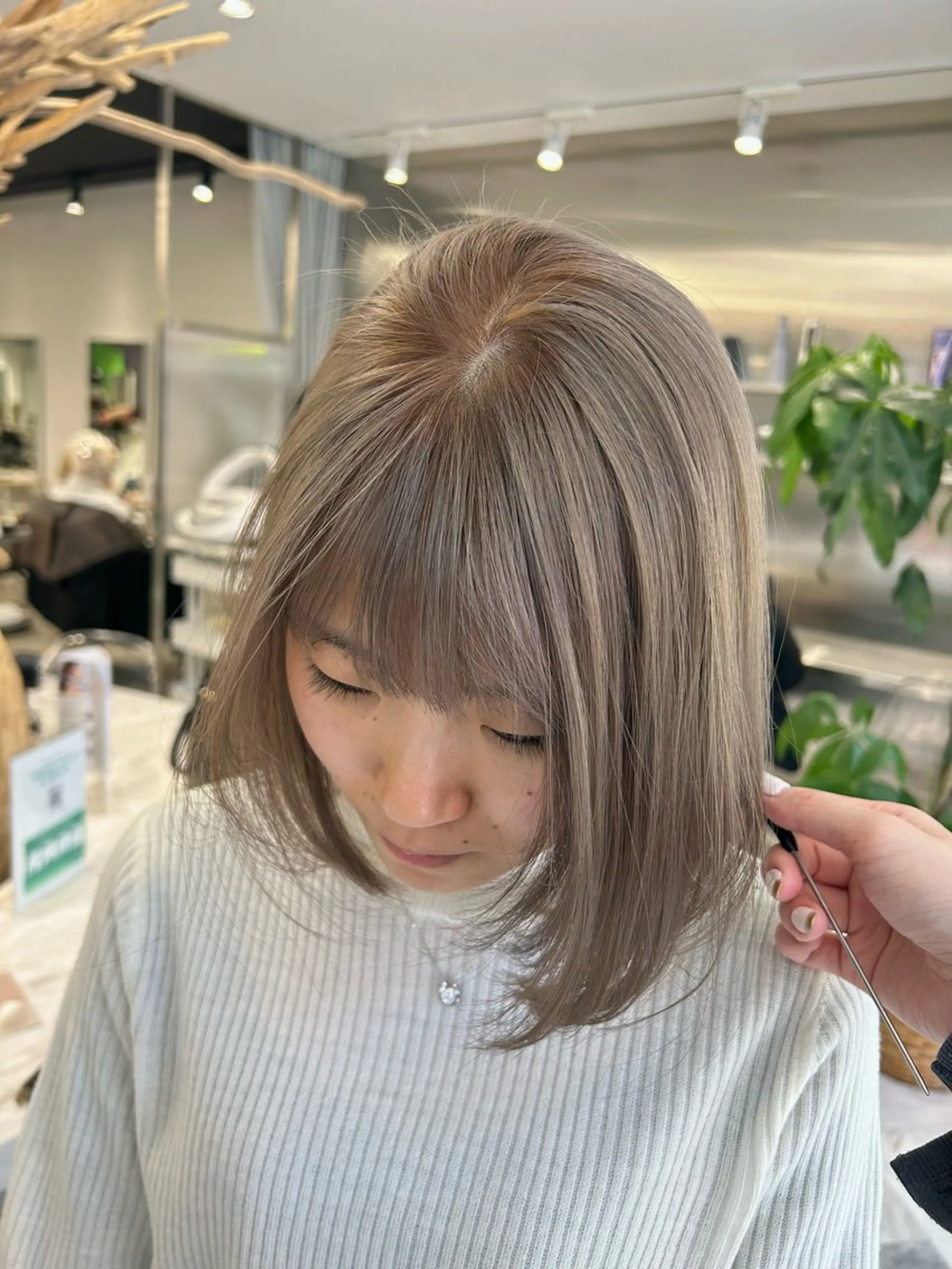 ミディアム ヘアカラー 透け感ベージュ /ミハルのヘアスタイル