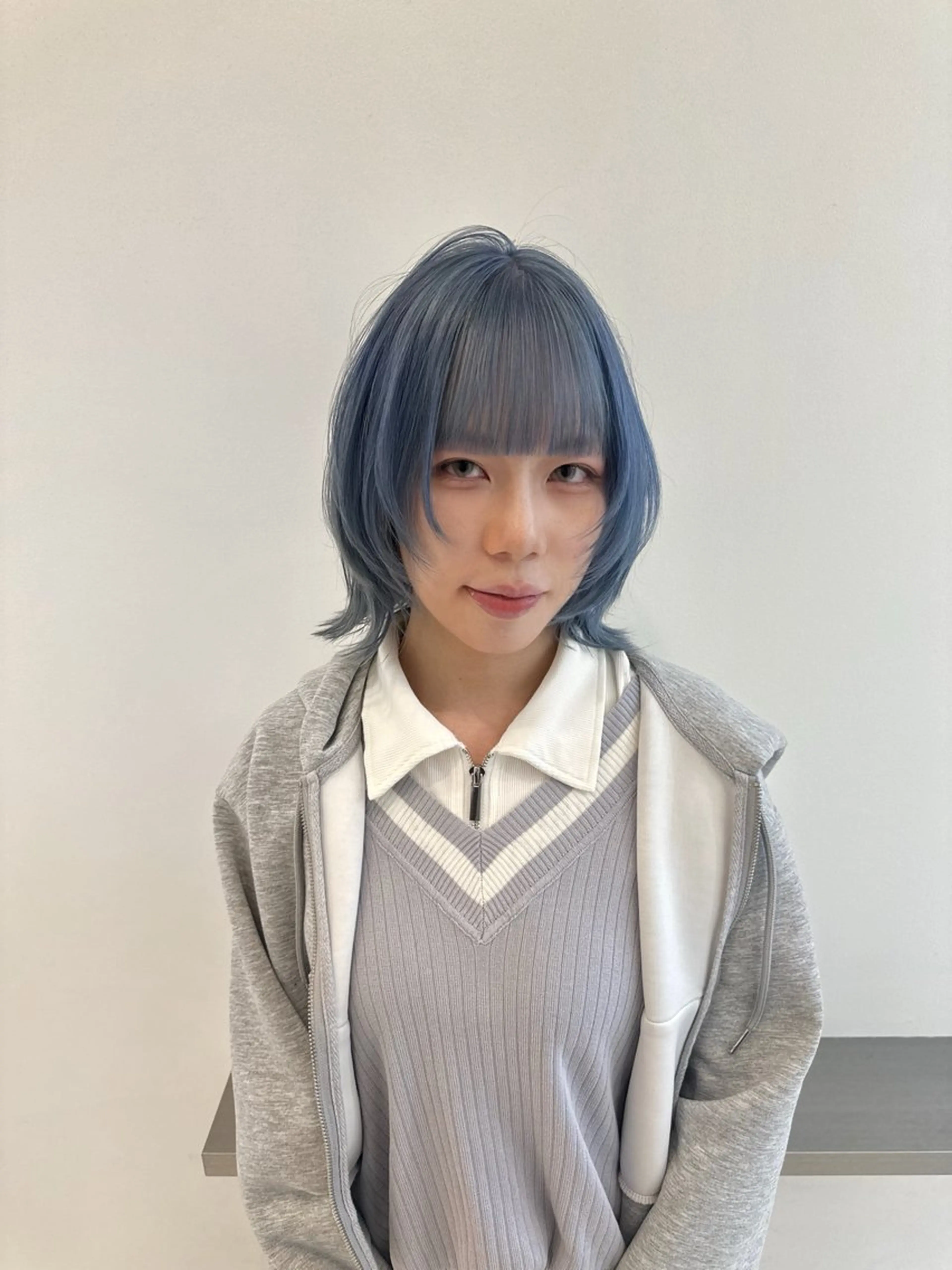ミディアム カラー ブリーチ ブルーカラー 透明感カラー ヘアカラー トリートメント 🌼動き×透明感🩵 ハイトーン/ナナのヘアスタイル
