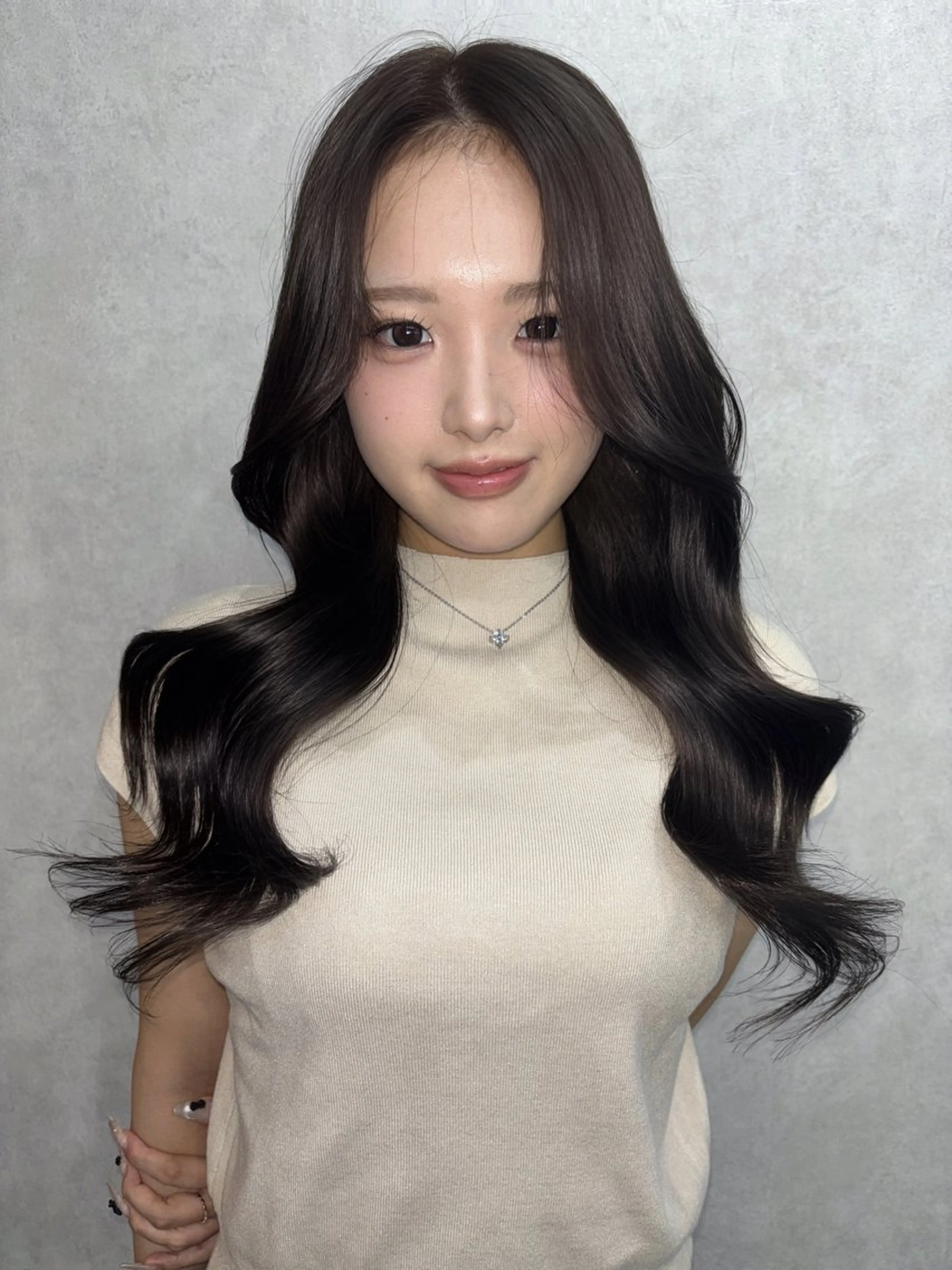ロング カット ヘアカラー トリートメント maya レイヤーカットのヘアスタイル
