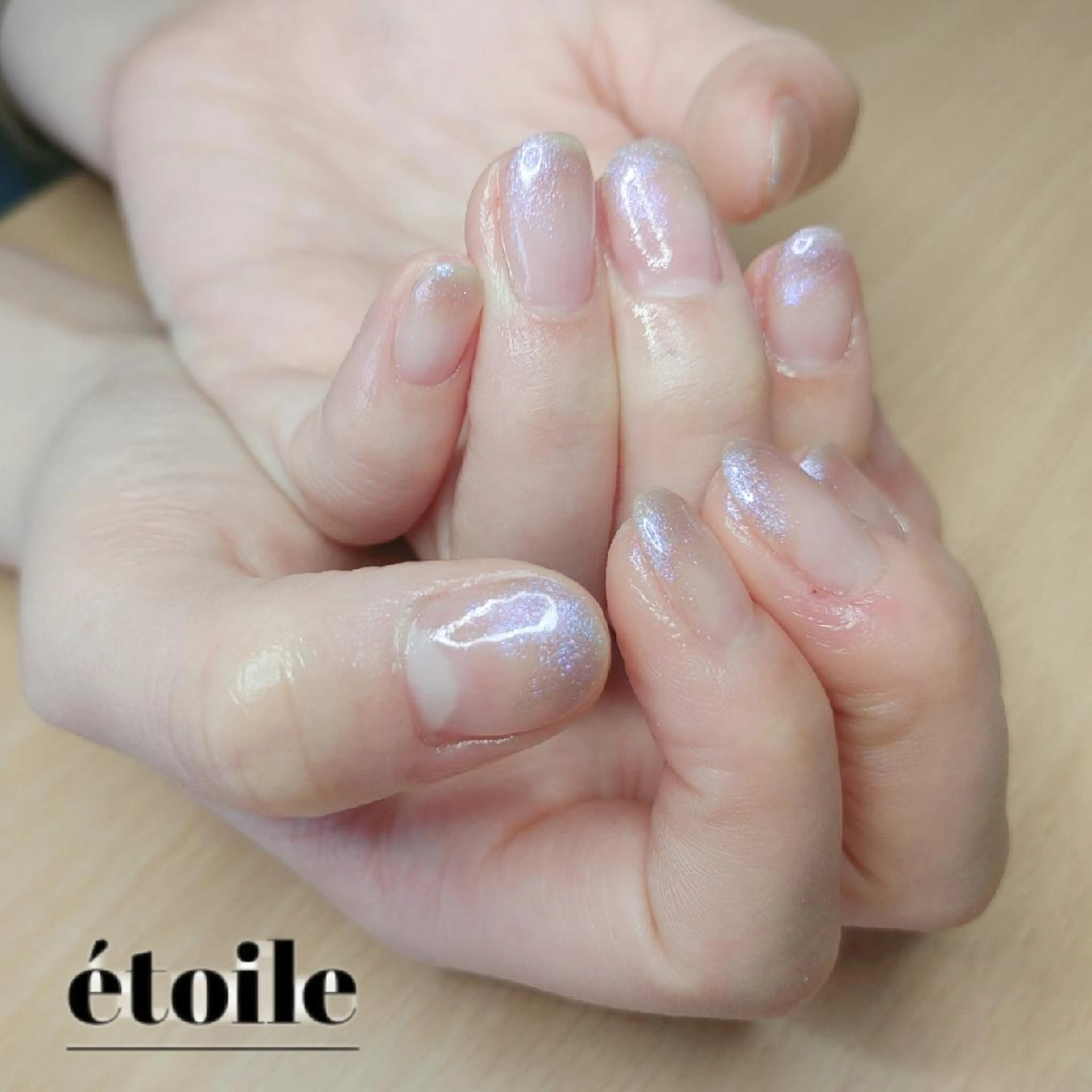 ネイル グラデーション ラメ(グリッター) シンプルネイル ハンドネイル ハンドケア étoile(エトワール)所属・山田 可愛のネイルデザイン