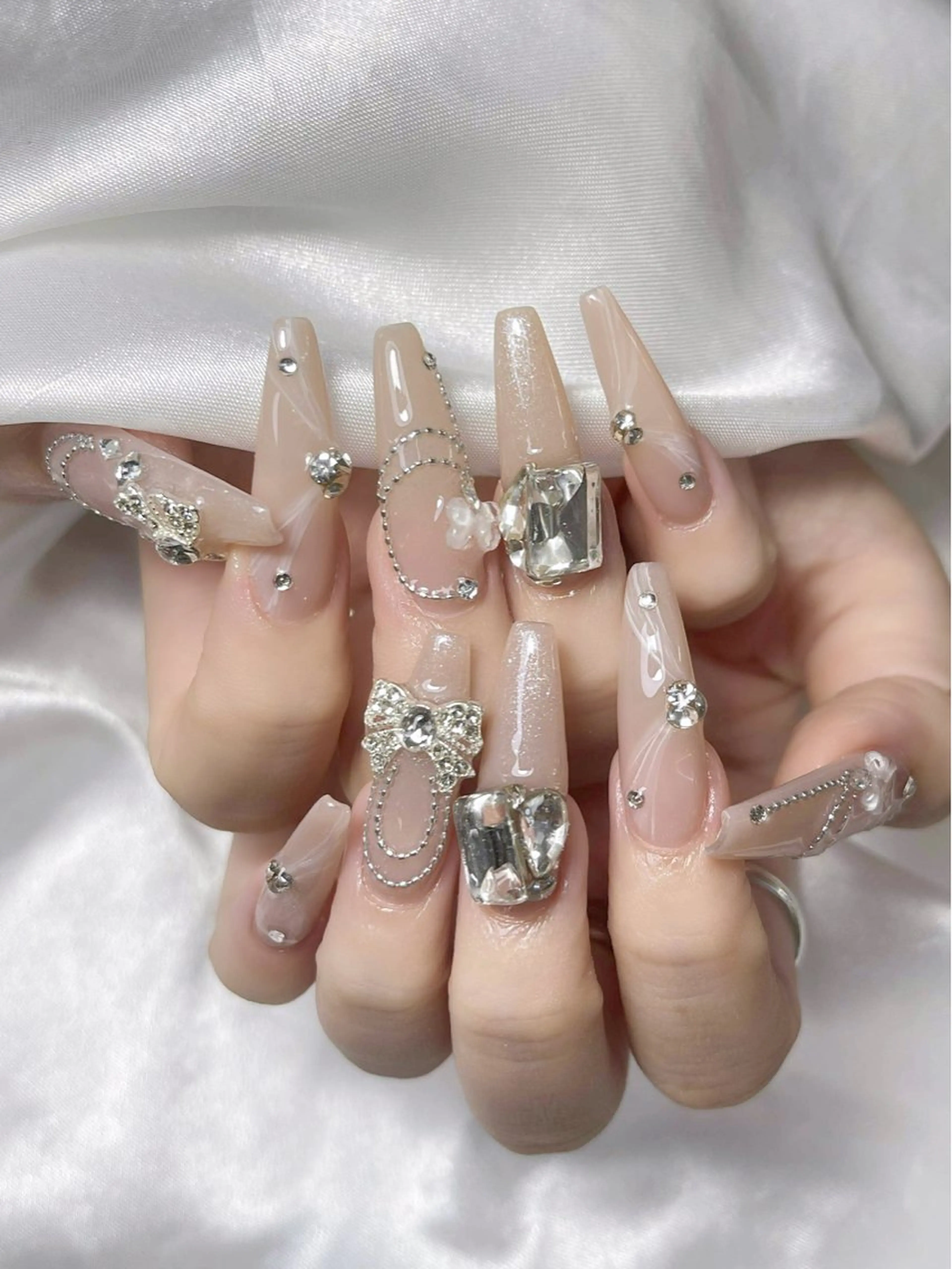 ネイル LEELA NAIL STUDIO所属・LEELA NAIL STUDIOのネイルデザイン