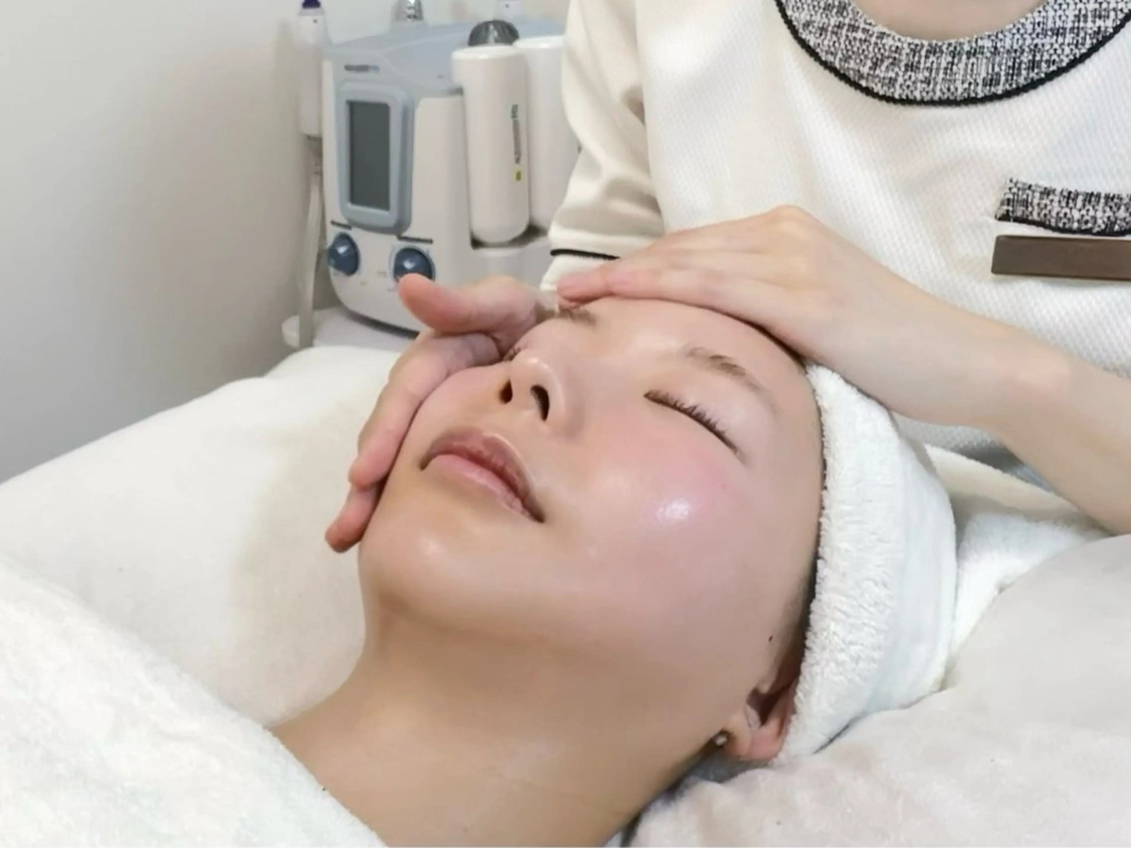 【毛穴のお手入れ・肌の鎮静】ハイドラフェイシャル+スクライバー+フェイシャルマッサージ+栄養導入orトリートメントパックの写真