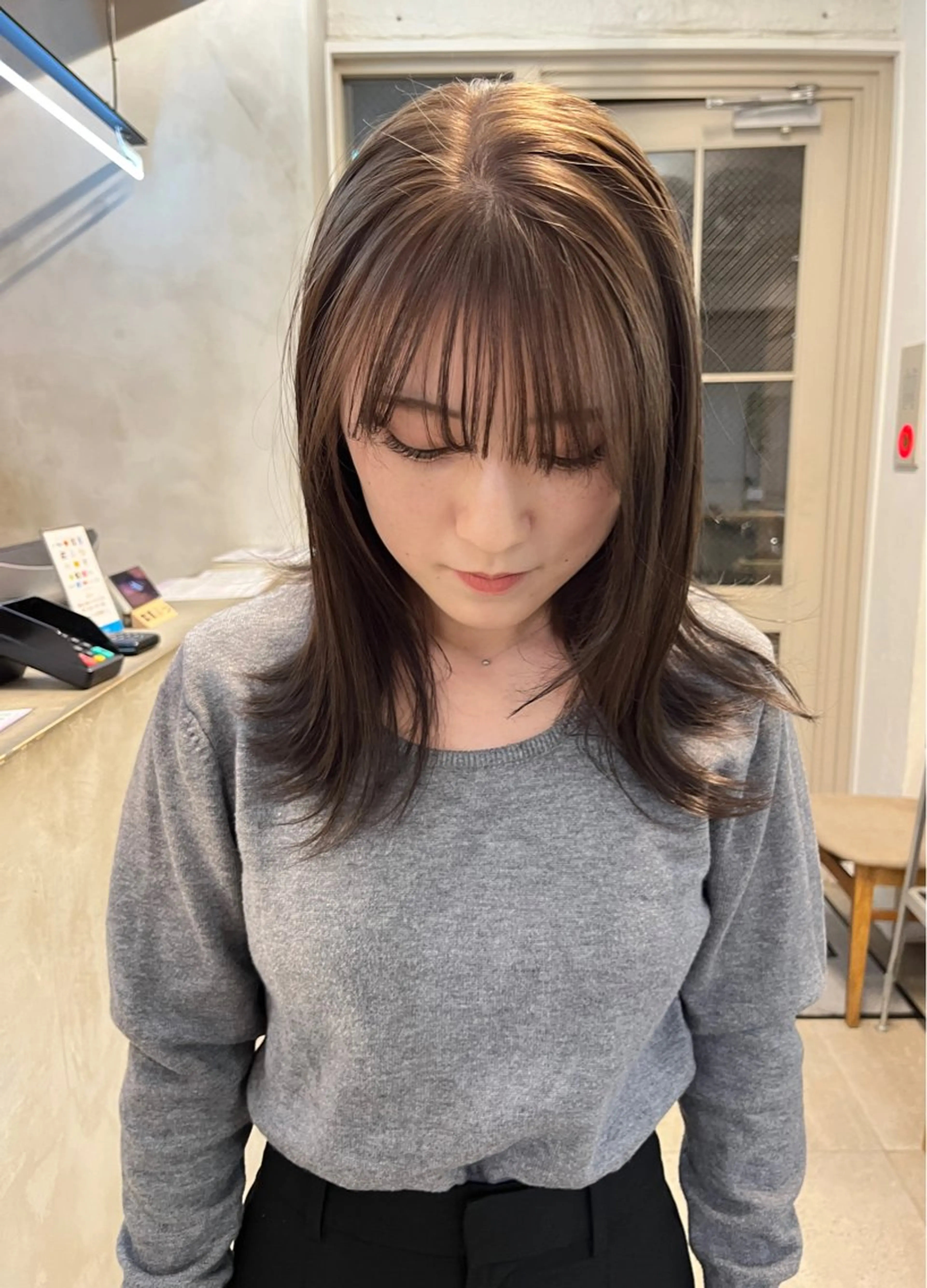 ミディアム カラー ベージュカラー ブリーチ ダブルカラー 赤み消しカラー/ ナチュラル/トモキのヘアスタイル