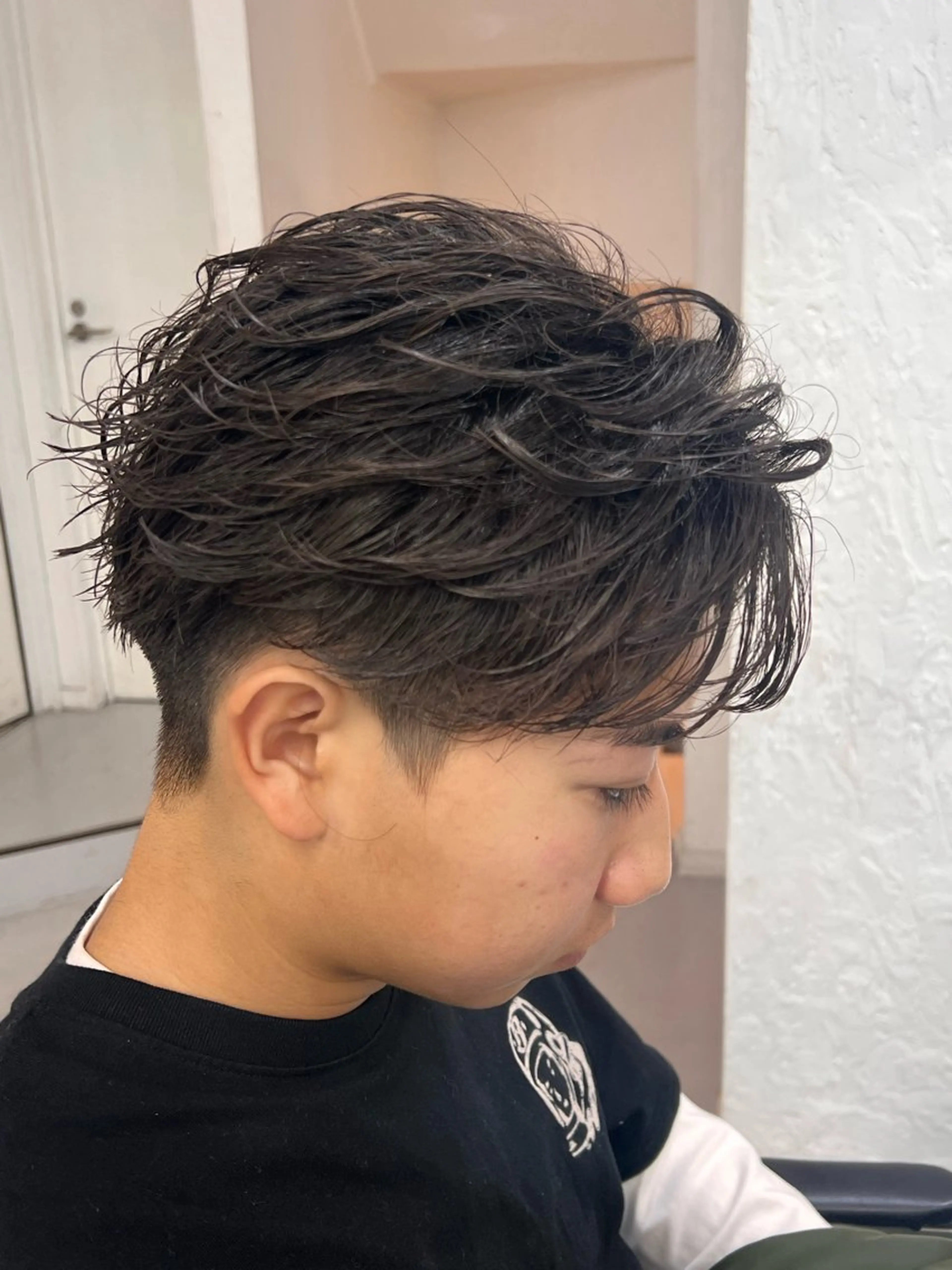 ショート パーマ メンズ フェザーパーマ メンズパーマ カット ヘアカラー パーマ 稲村侑斗朝セット1分 メンズパーマのヘアスタイル