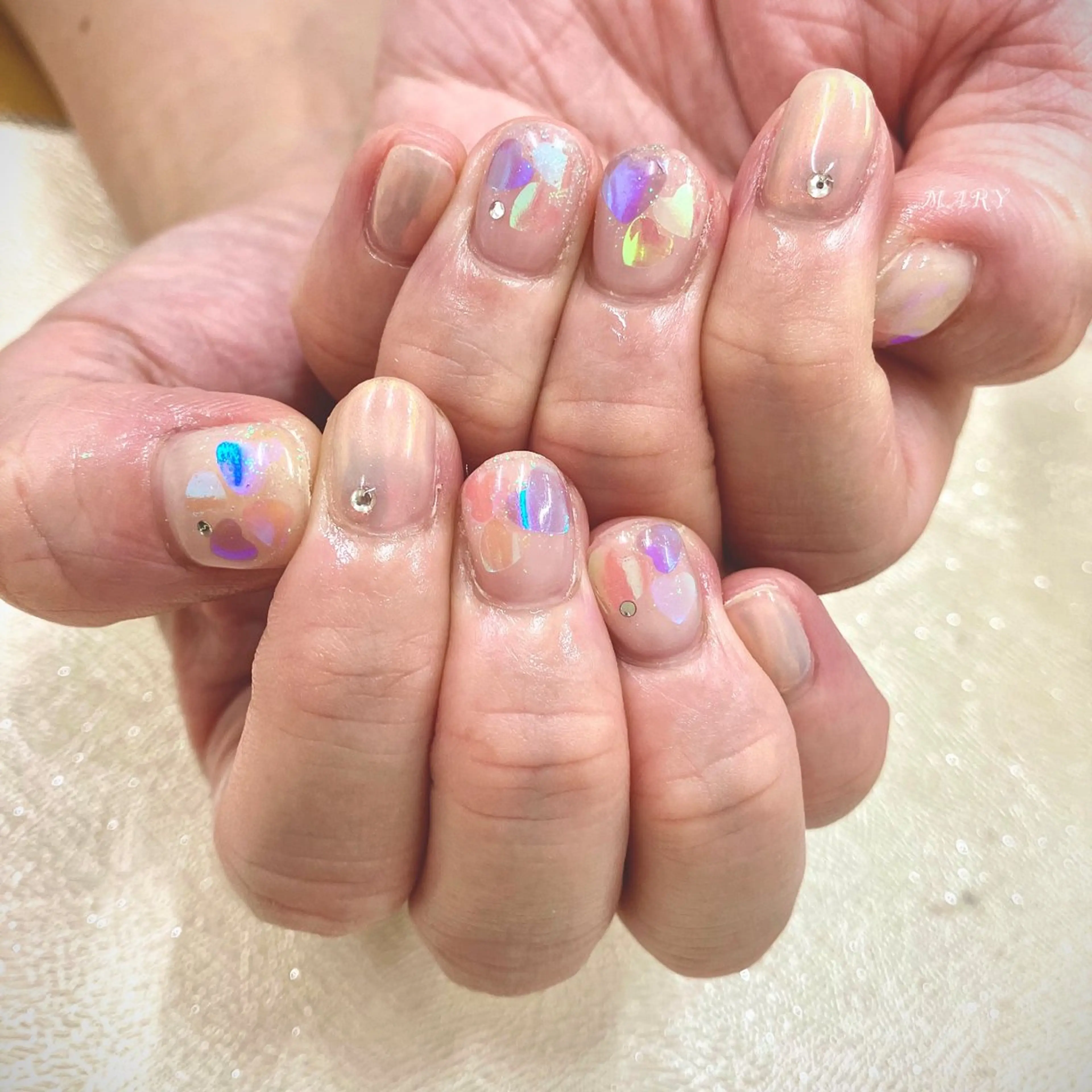 ネイル オーロラネイル ハート キラキラネイル ニュアンスネイル ワンカラーネイル ハンドネイル Mary nail所属・Mary nail .narumiのネイルデザイン