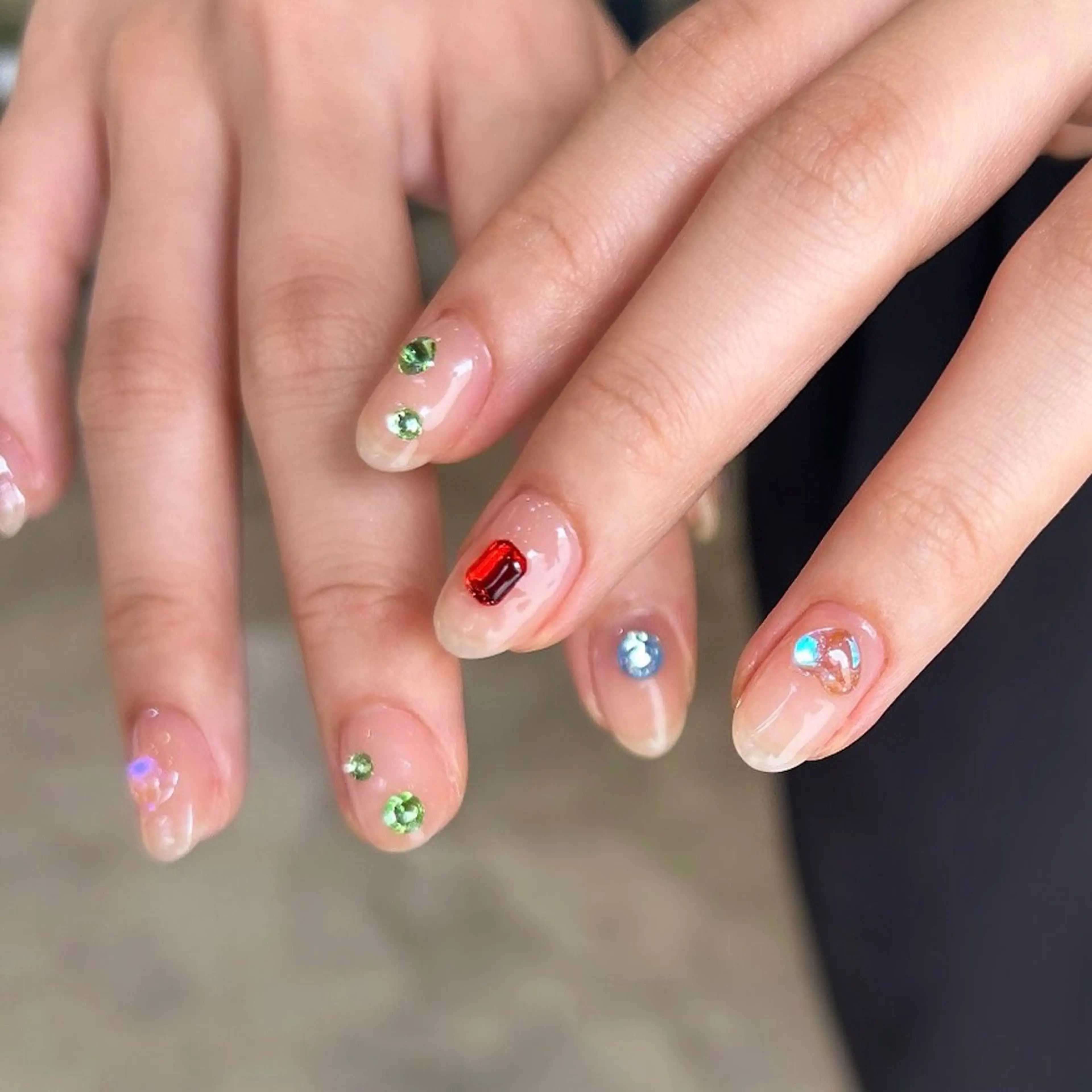 ネイル ストーンネイル ハンドネイル Yumi シンプルネイルのネイルデザイン