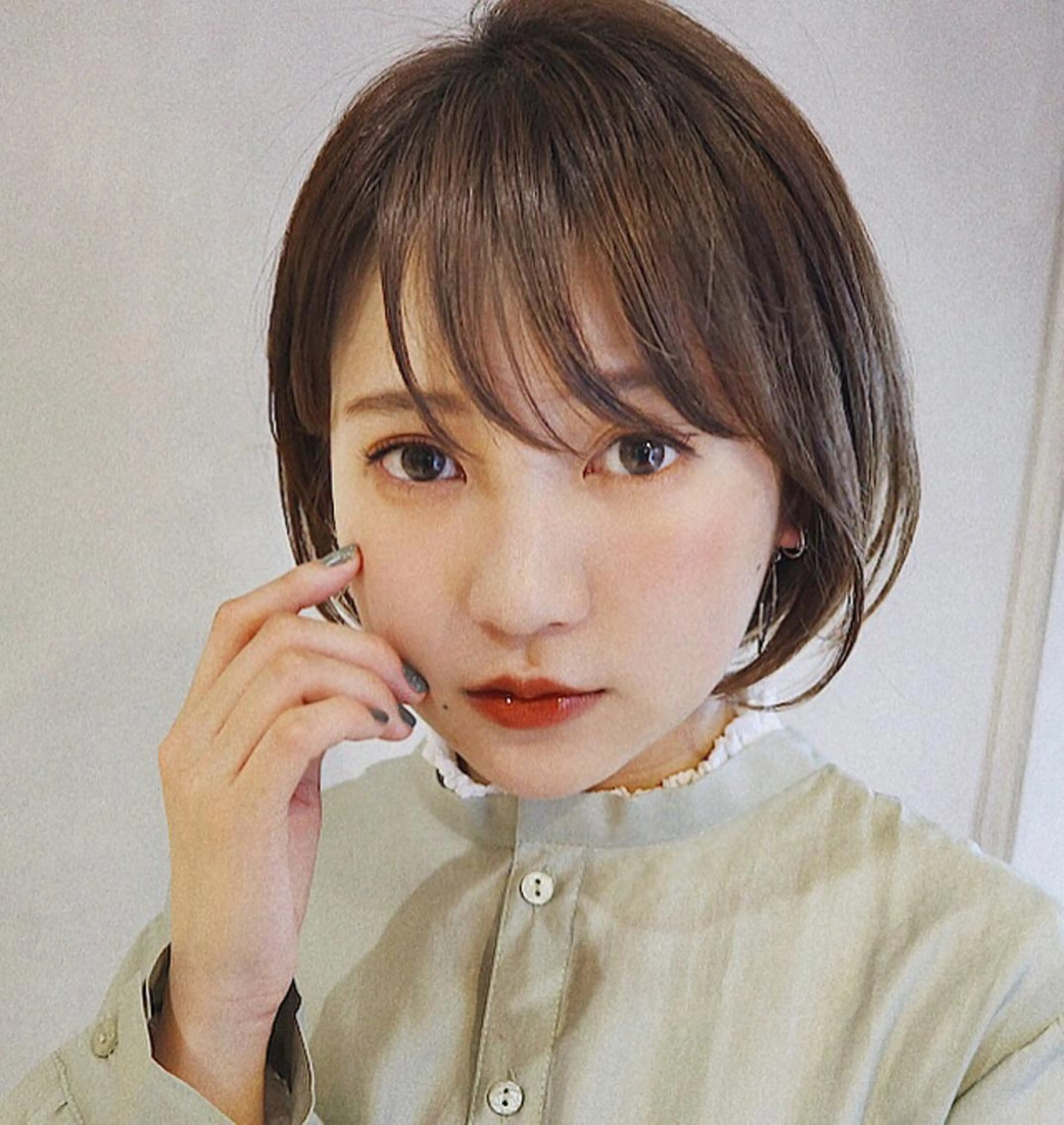 ミディアム カラー ミディアムレイヤー ベージュカラー グレージュ オリーブベージュ ボブ 徳本 駿太のヘアスタイル