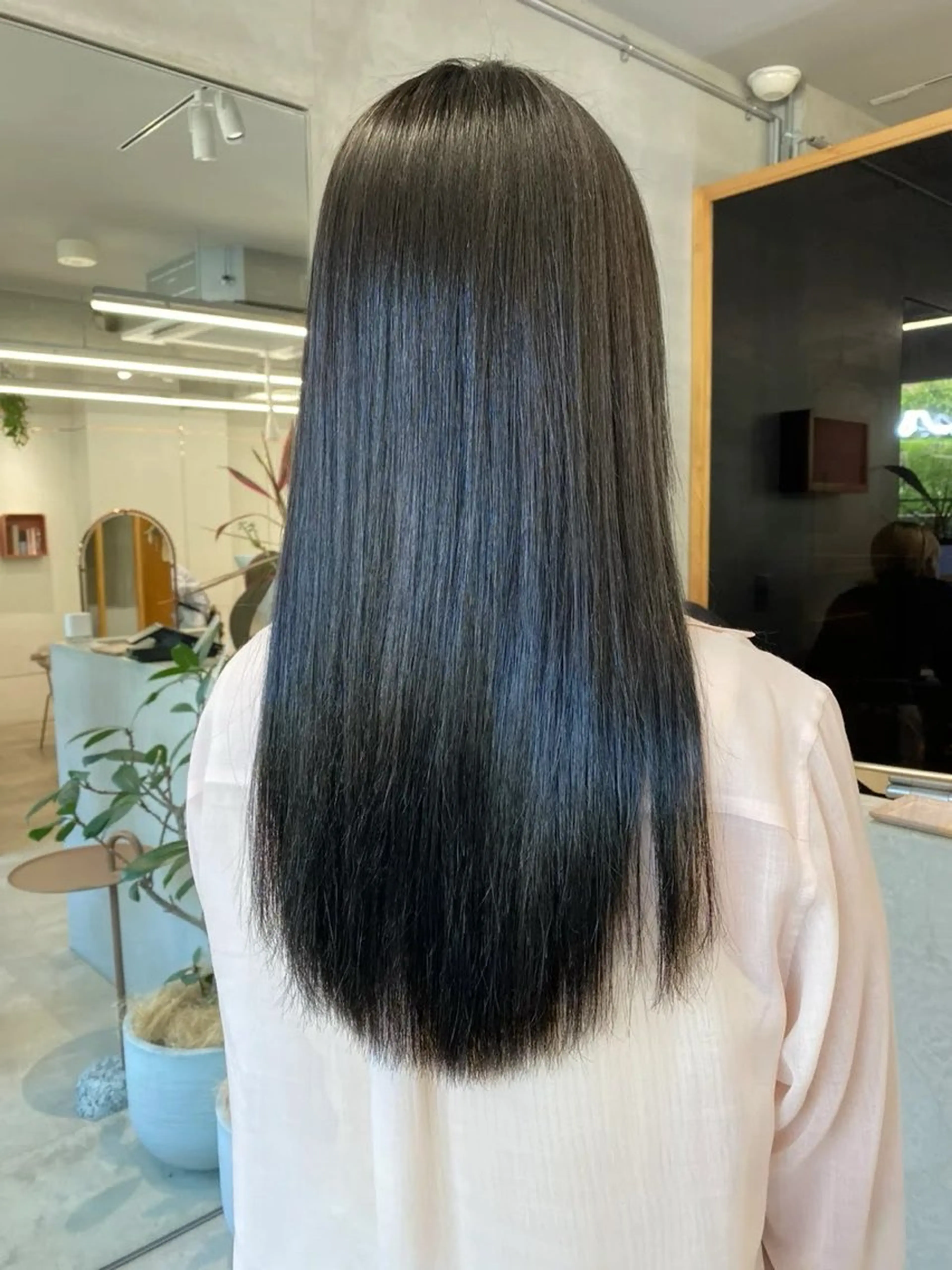 ロング 酸性ストレート 鶴井 美空のヘアスタイル