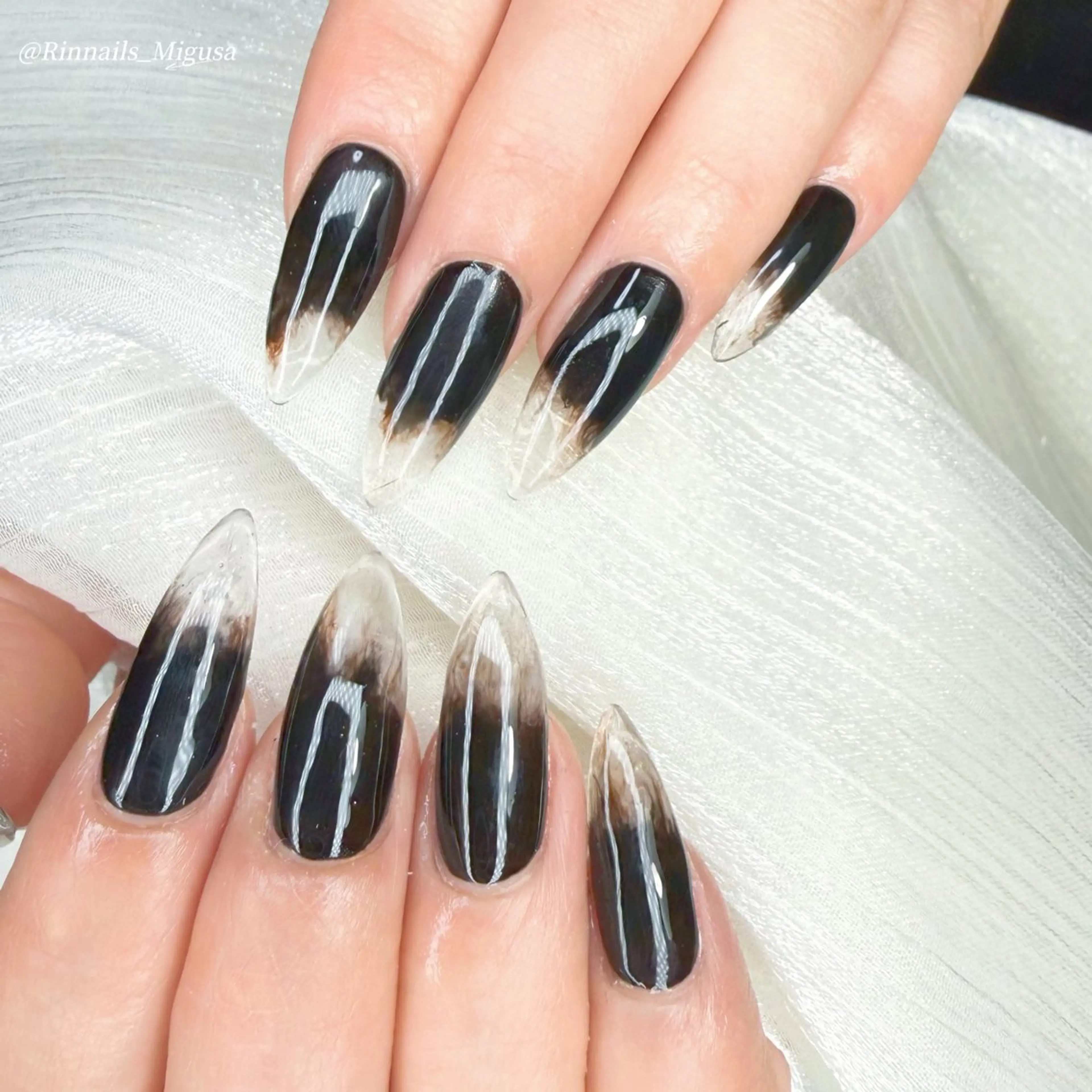ミディアム 韓国風ヘア ハンドネイル RIN NAILS ᥫ᭡Migusaのネイルデザイン