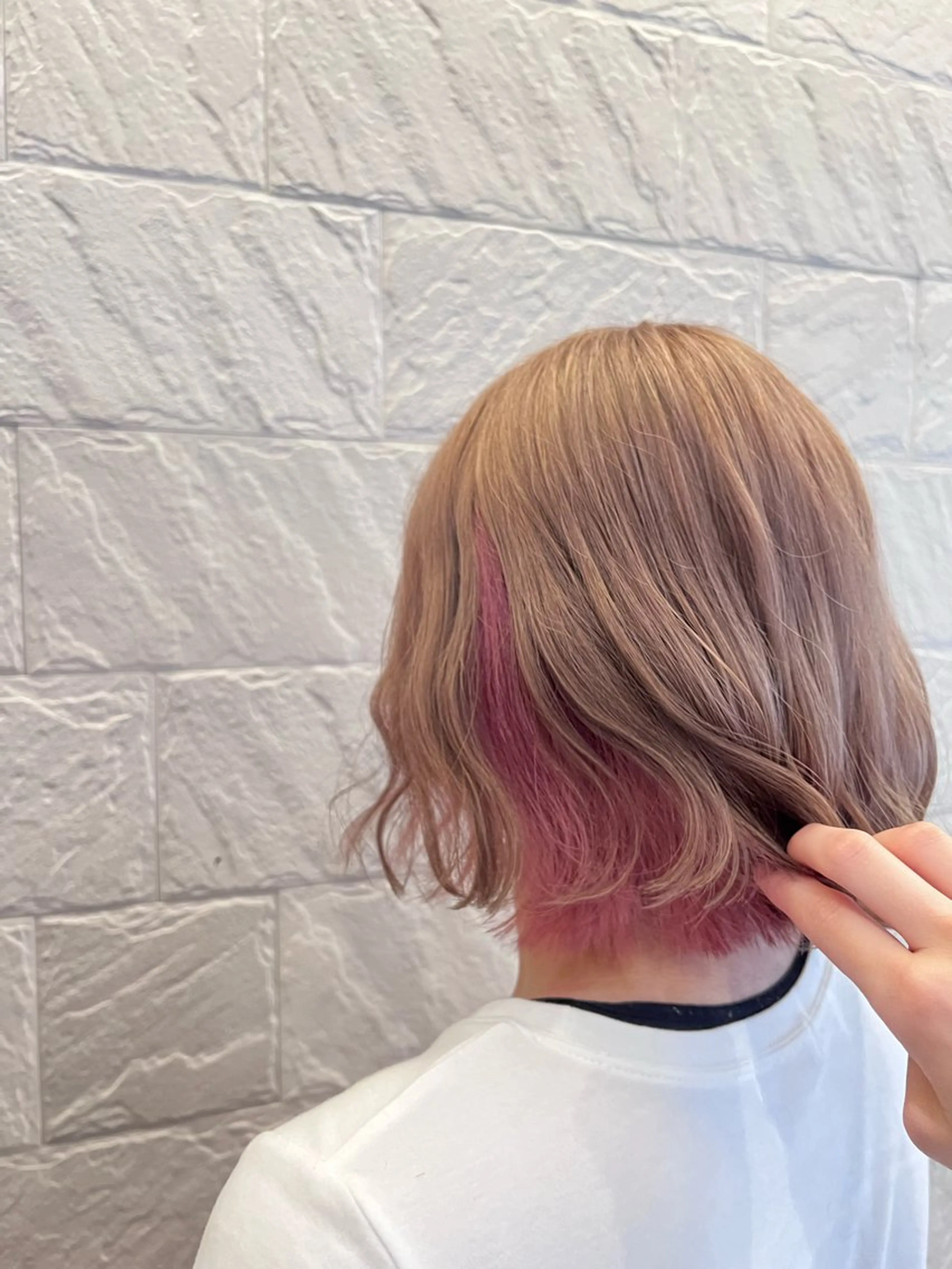 ショート カラー ブリーチ ピンクカラー ヘアカラー 有澤 茉唯のマツエク・マツパデザイン