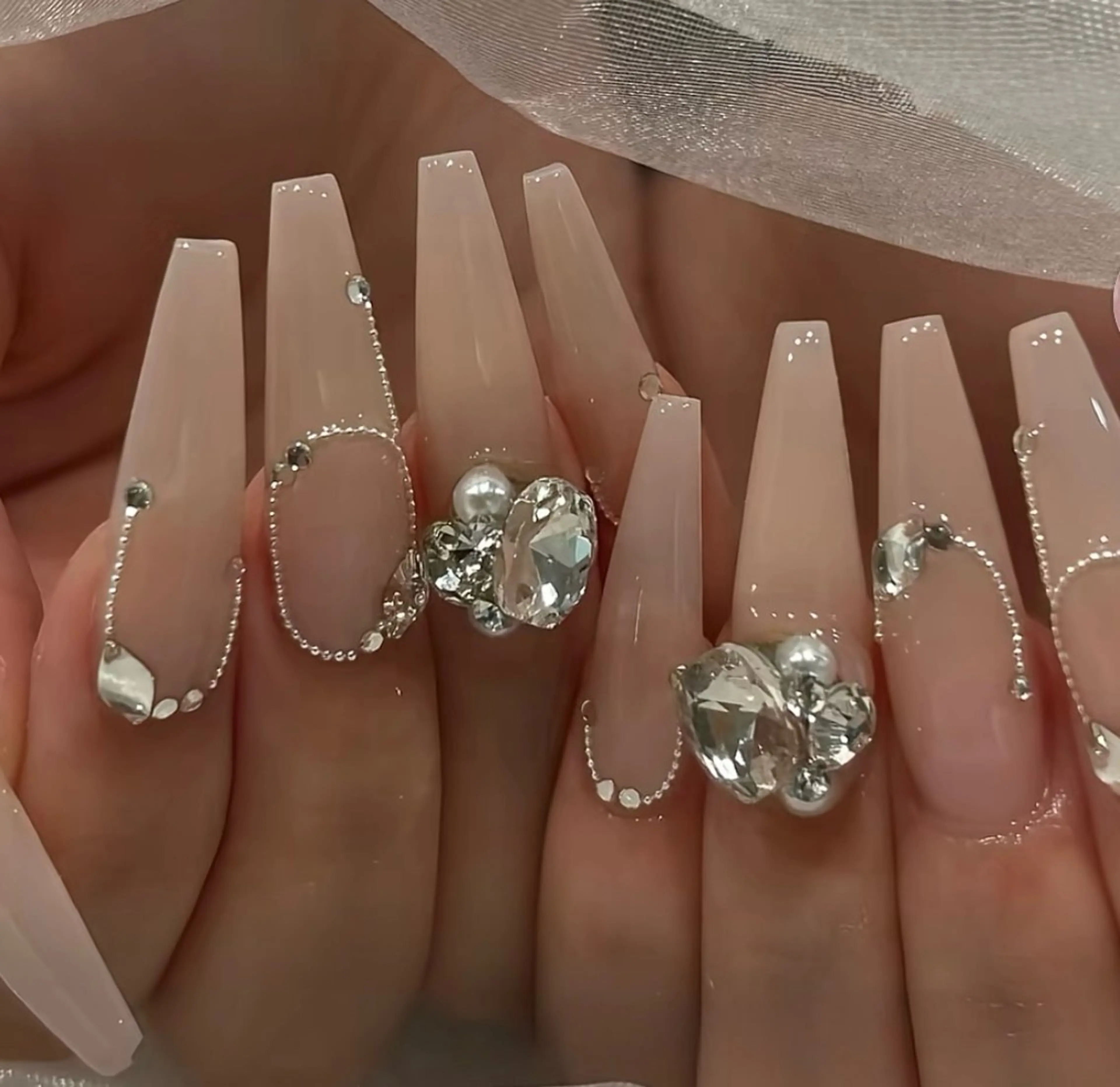 ネイル 成人式 フレンチネイル ジェルネイル ガラスフレンチ キラキラネイル ハンドネイル Queeens nailのネイルデザイン