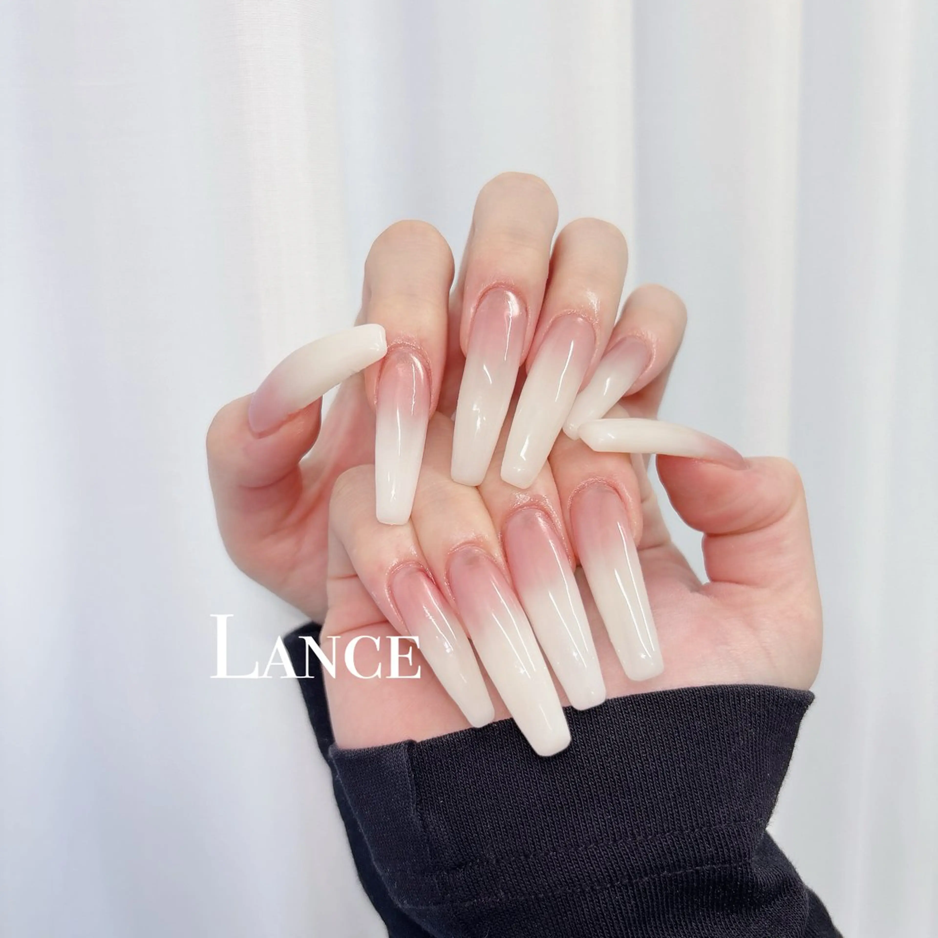 ネイル オーロラネイル フットネイル 氷ネイル・うるうるネイル キラキラネイル 韓国ネイル ハンドネイル Lance nailのネイルデザイン