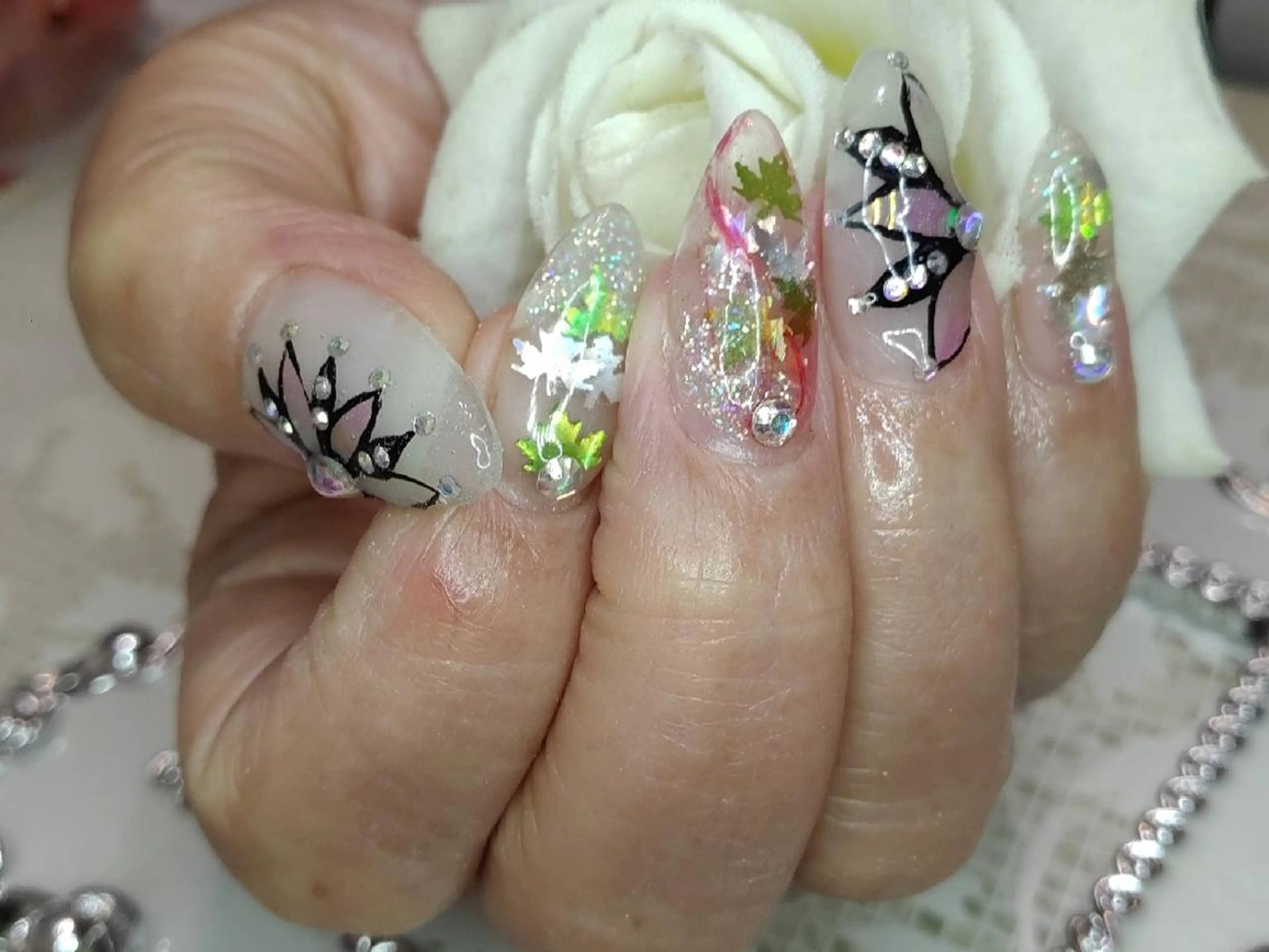 ネイル エステとネイル ローズコンフォートのネイルデザイン