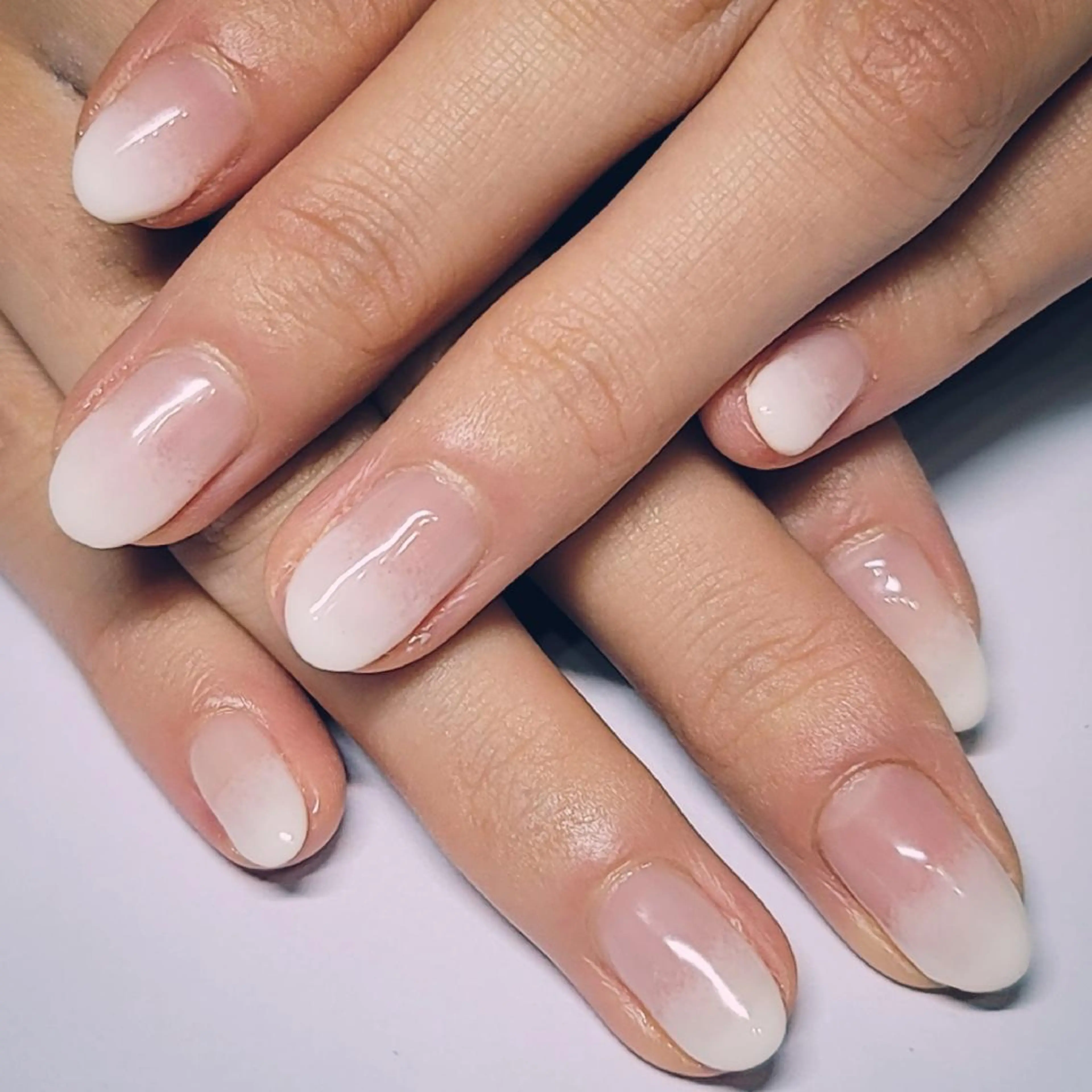 ネイル グラデーション ワンカラーネイル ホワイト ハンドネイル よしだ ひろきのネイルデザイン