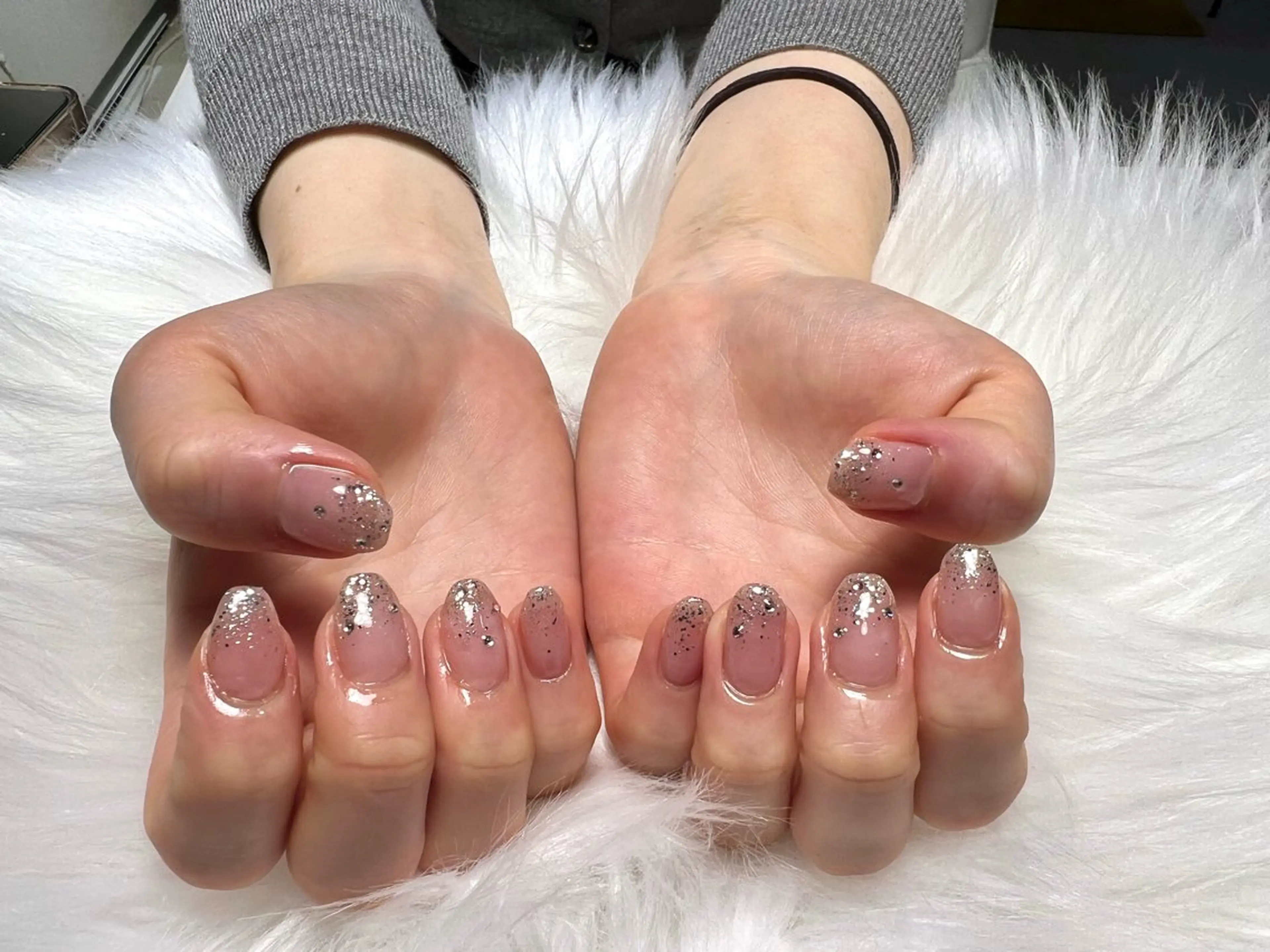 ネイル キラキラネイル ストーンネイル ハンドネイル Tumake🩶 Natsumi𖤐⡱のネイルデザイン