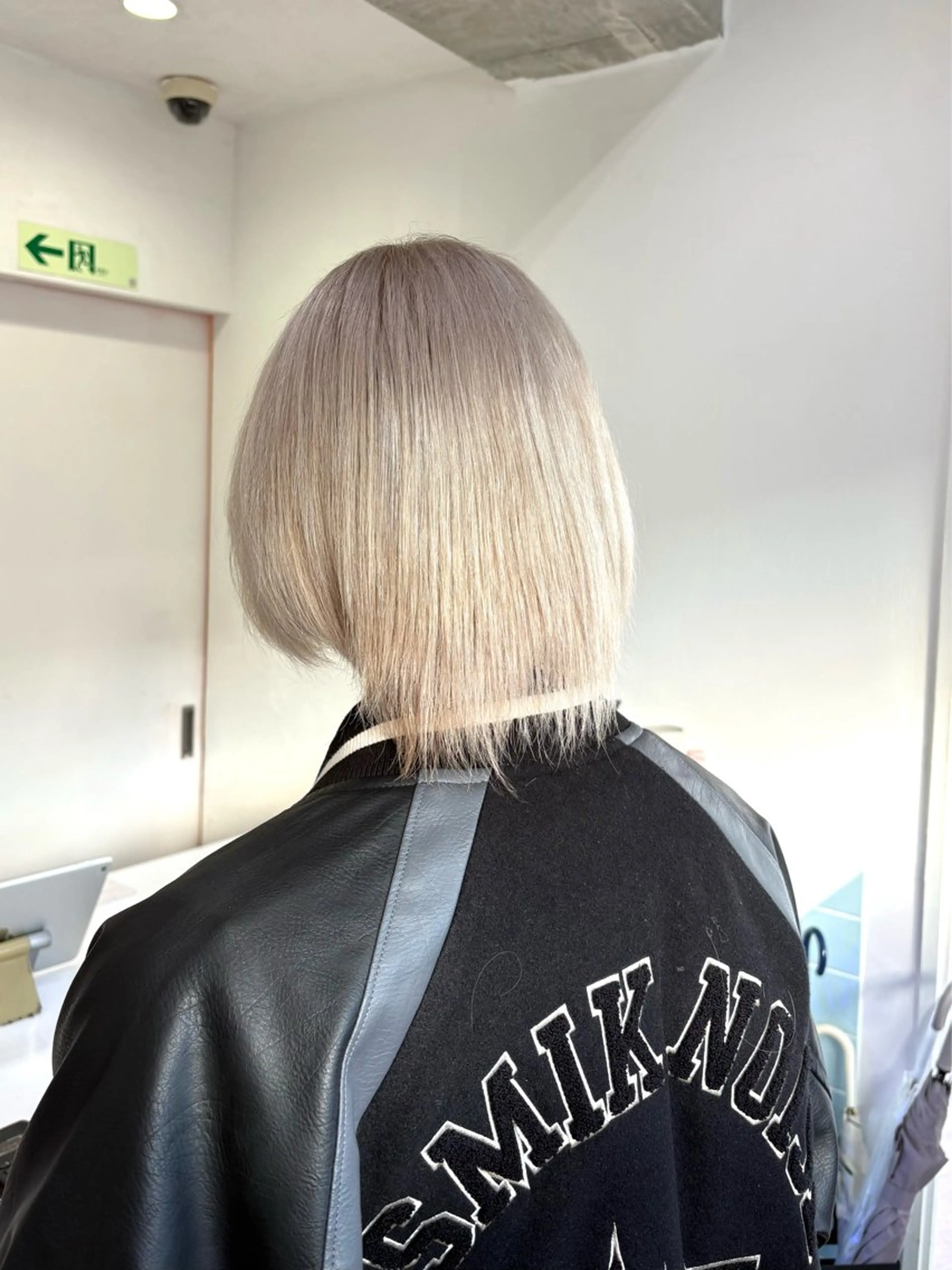 ショート カラー ヘアカラー トリートメント 美優🦕ツヤ髪 /ハイトーン🩶のヘアスタイル