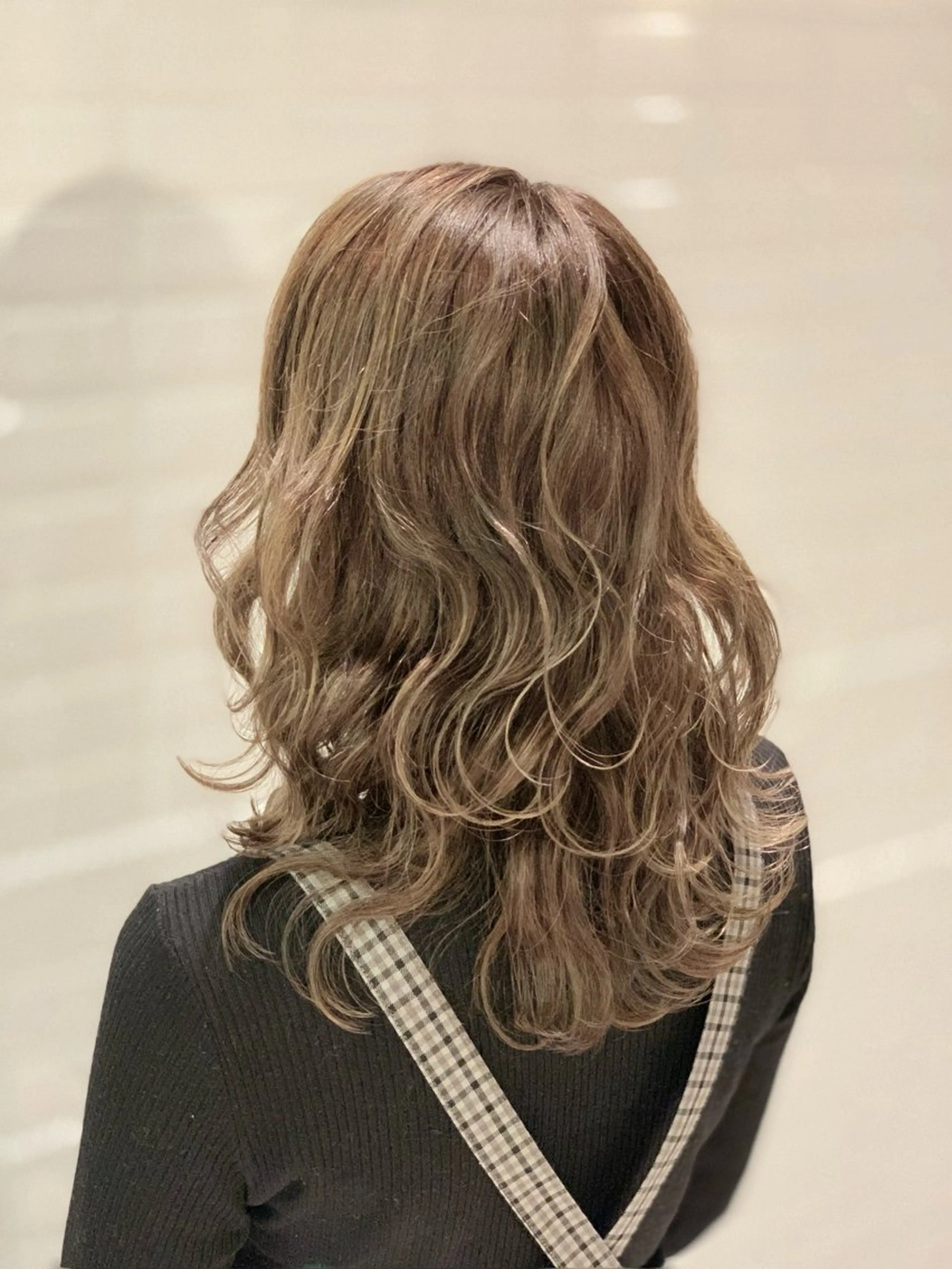 ミディアム ハイライト カット ヘアカラー hoNua. 栄/透明感カラーのヘアスタイル