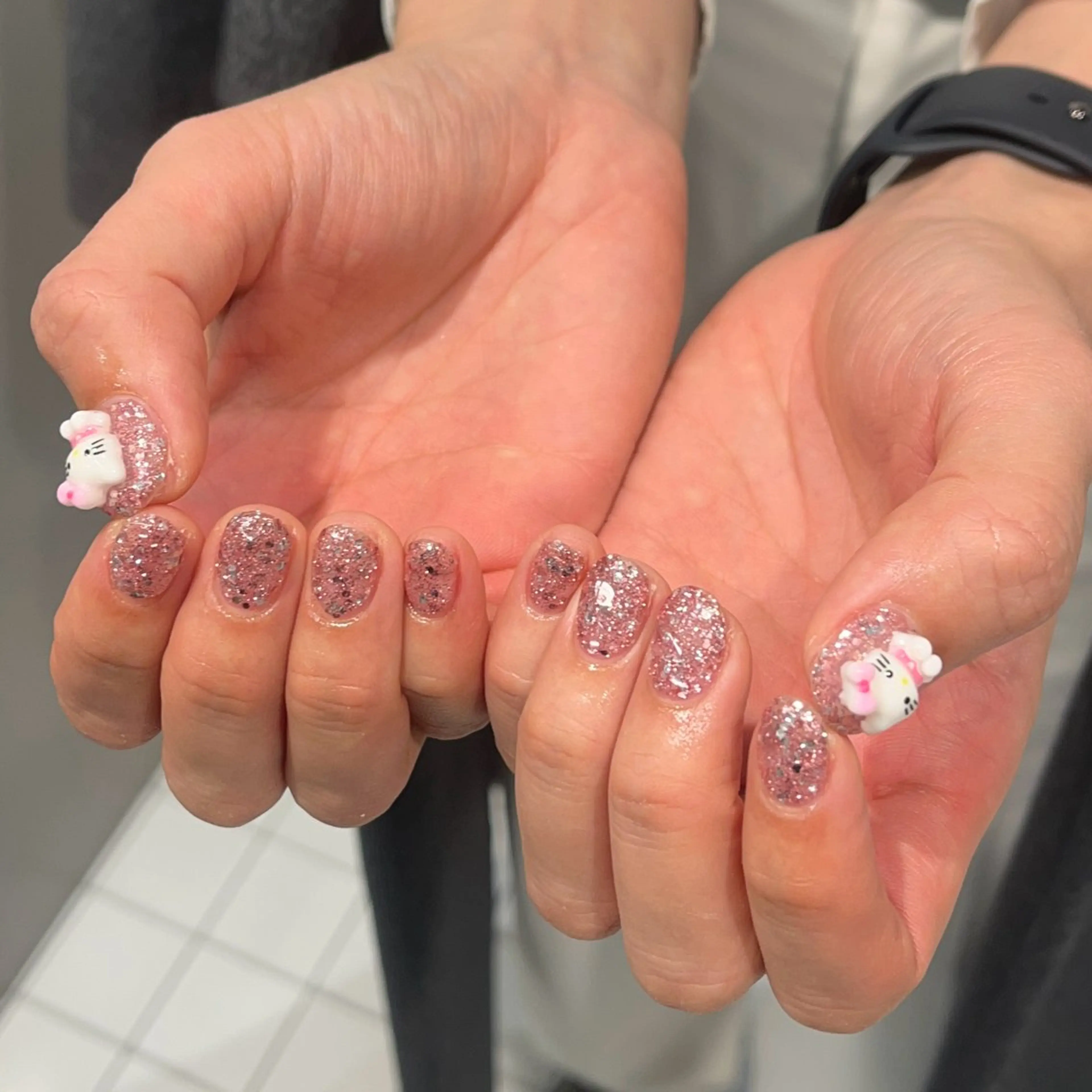 ネイル キラキラネイル ラメ(グリッター) ラメグラデーション ワンカラーネイル ピンク ハンドネイル eight nail 春菜のネイルデザイン