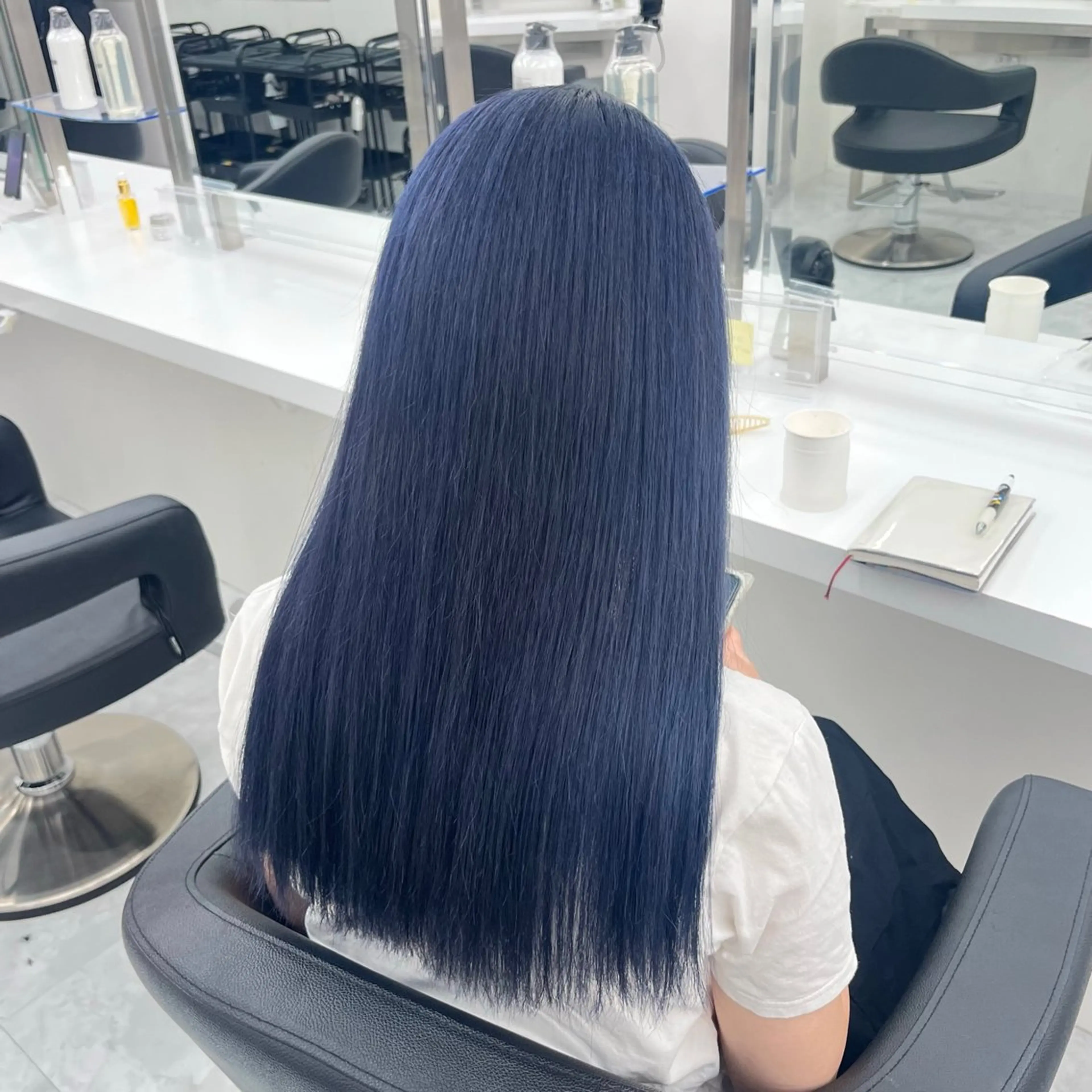 セミロング カラー アッシュ ブリーチ ブルーカラー ブルーアッシュ ブルーラベンダー ヘアカラー トリートメント 天神/ケアブリーチ/ 髪質改善/上質艶髪のヘアスタイル