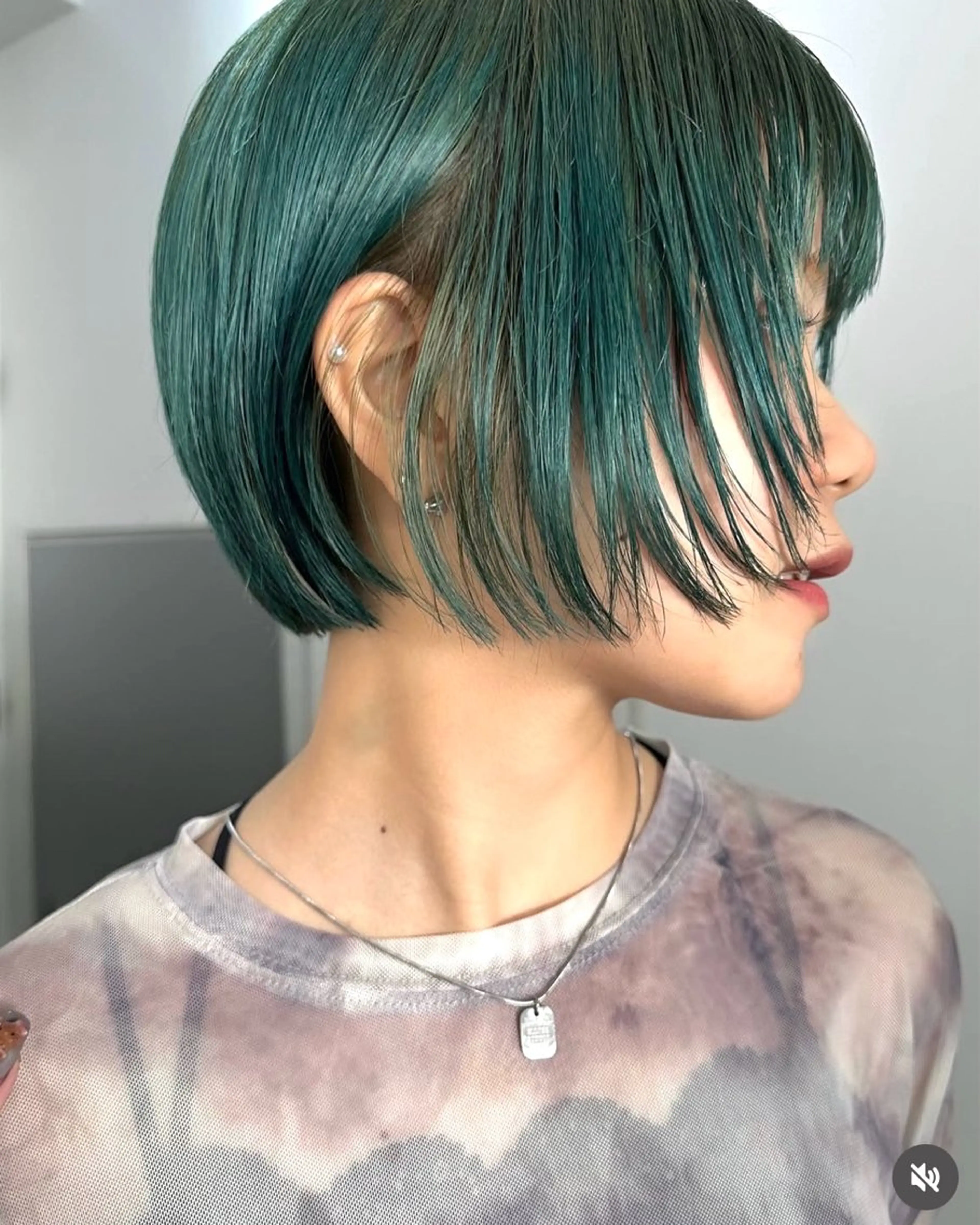 ミディアム 岩元 愛美のヘアスタイル