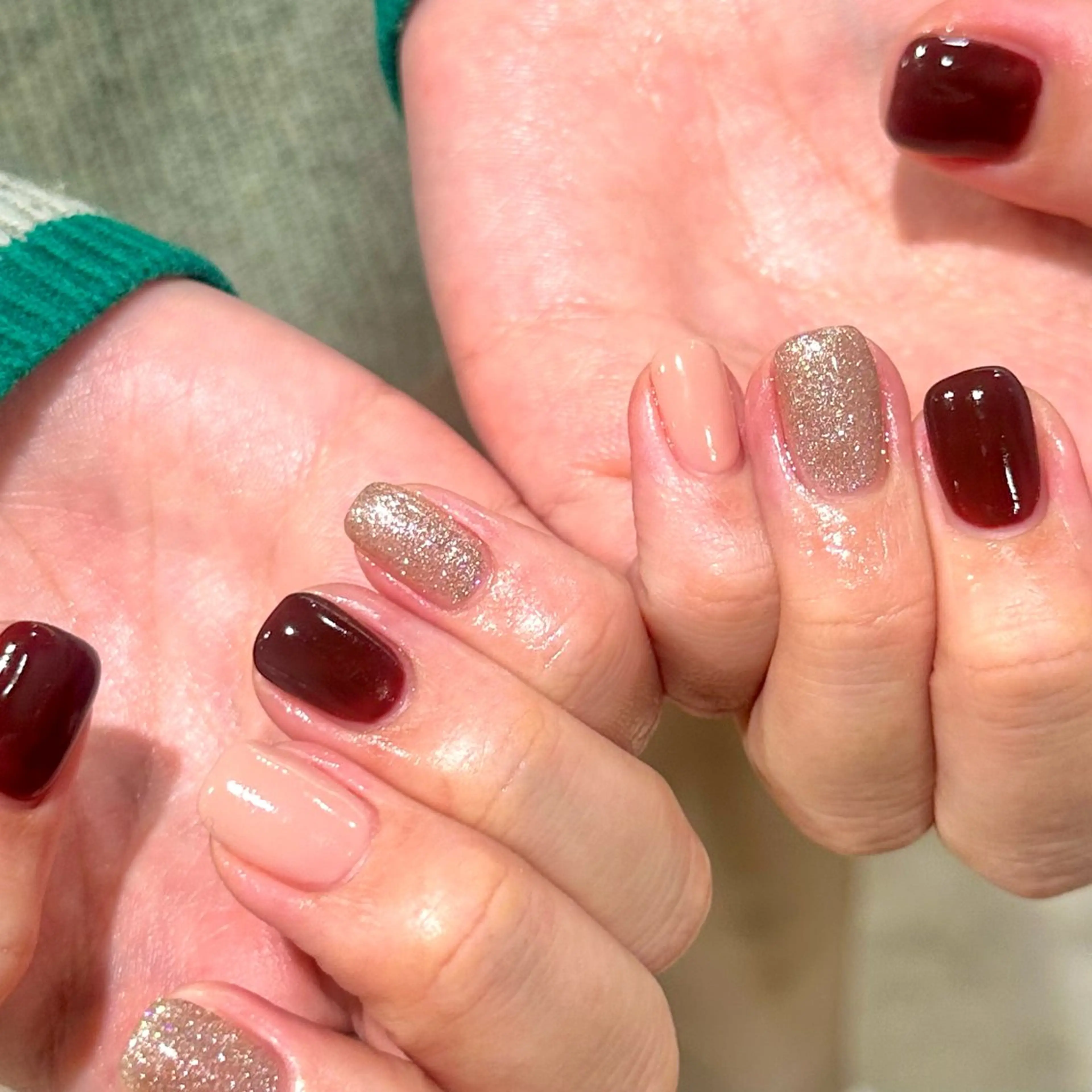 ネイル ボルドー ブラウン フラッシュネイル ラメ(グリッター) ハンドネイル kano🫧 指名No.1💫のネイルデザイン