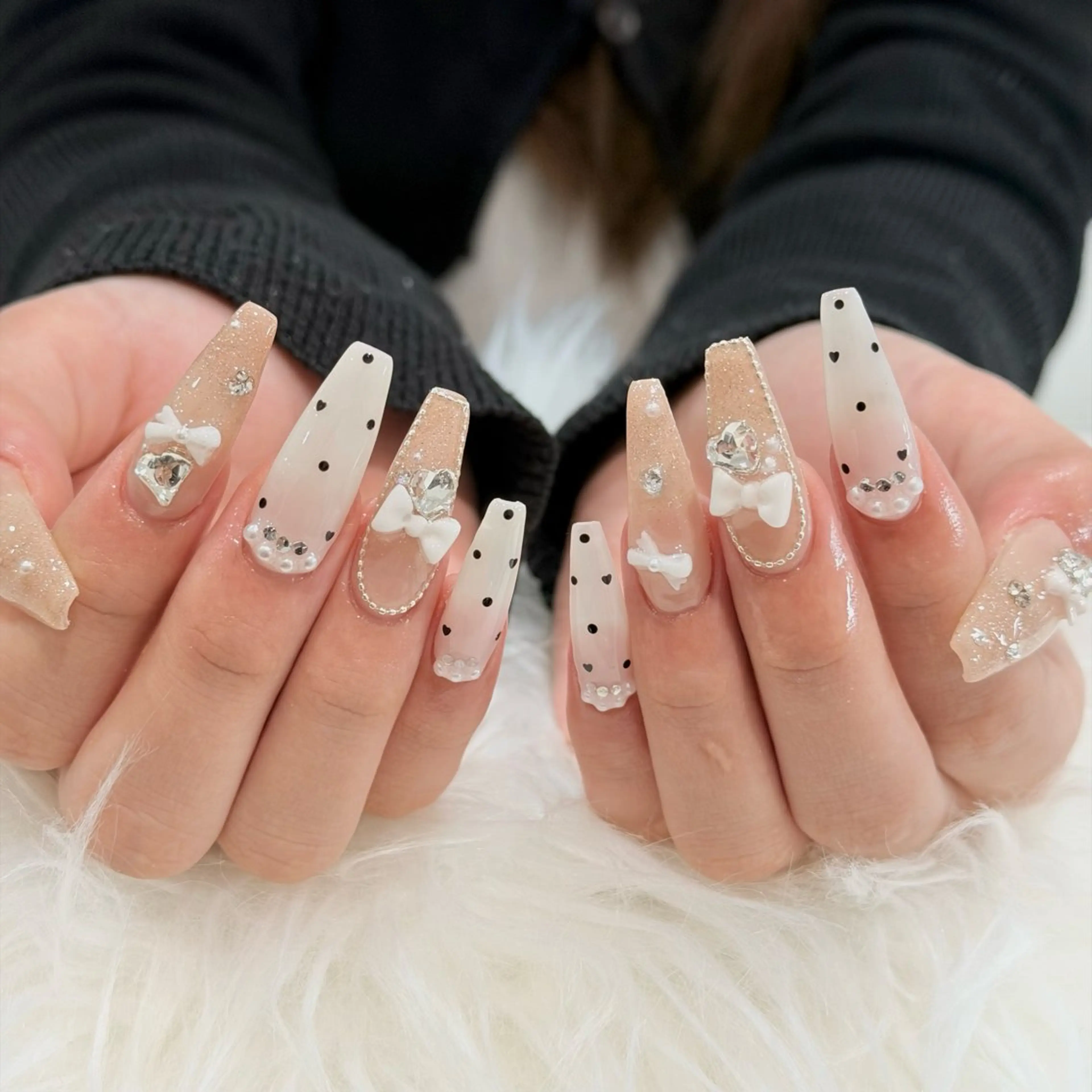 ネイル オーロラネイル 長さ出し フラッシュネイル フットネイル フレンチネイル ハンドネイル Luci Nailのネイルデザイン