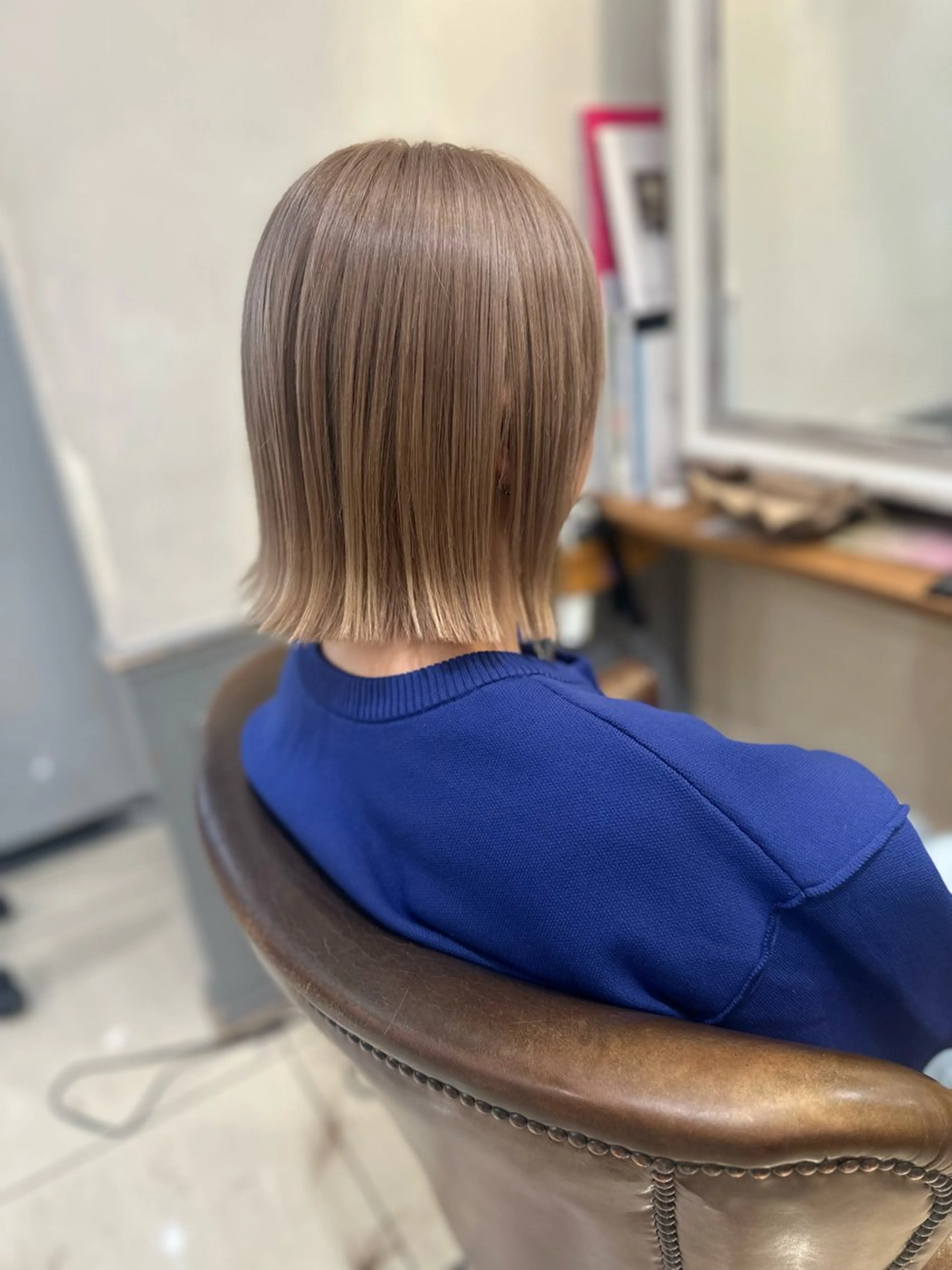 ミディアム カラー 切りっぱなしボブ ベージュカラー ハイトーンカラー ホワイトベージュ ボブ ヘアカラー ✨カラー支持No.1 🧸ワキ カナコ🧸のヘアスタイル