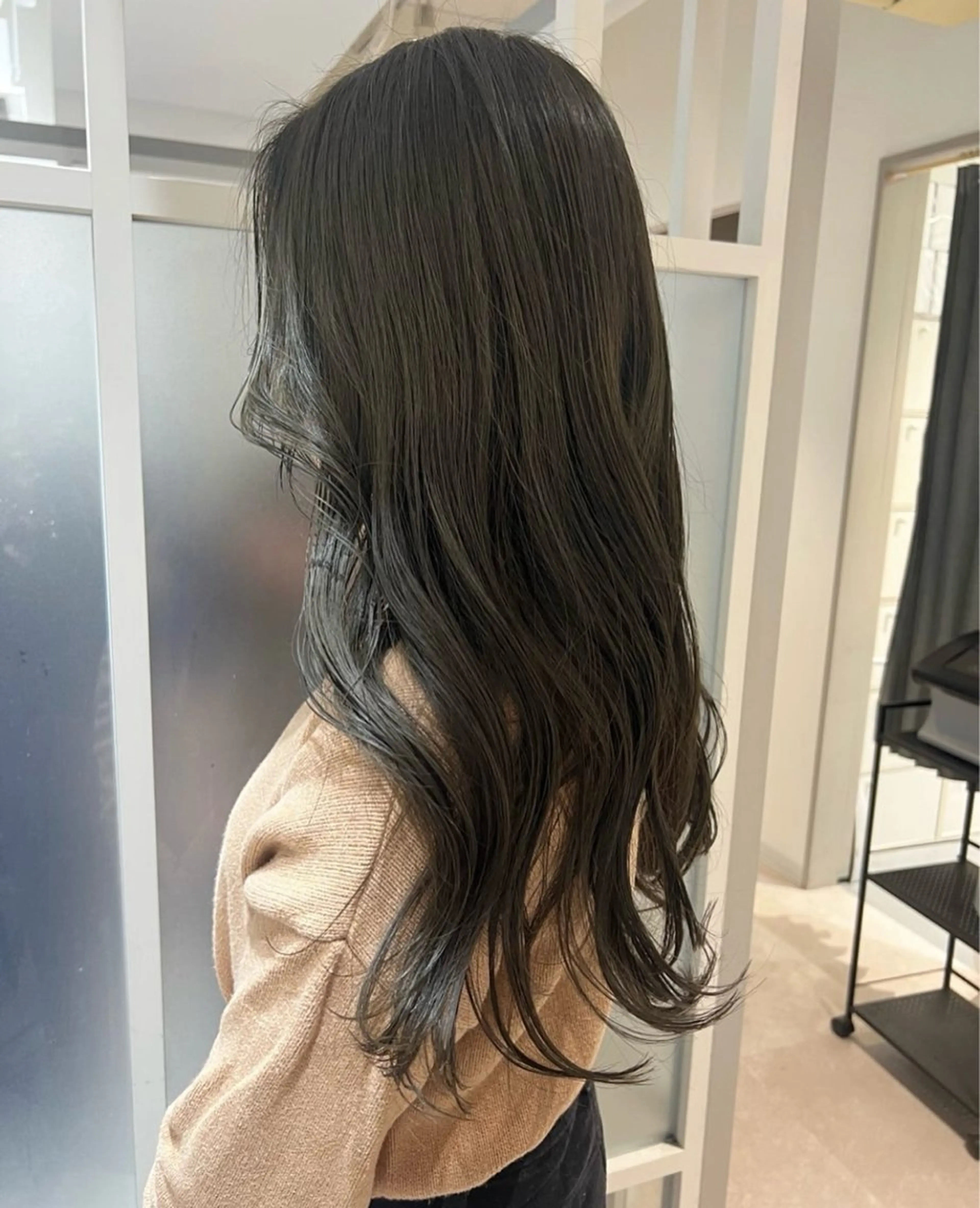 ロング カラー ヘアアレンジ ブルーカラー グレージュ オリーブグレージュ オリーブグレー オレンジ 暗髪カラー🫐パーマ おくだりんかのヘアスタイル