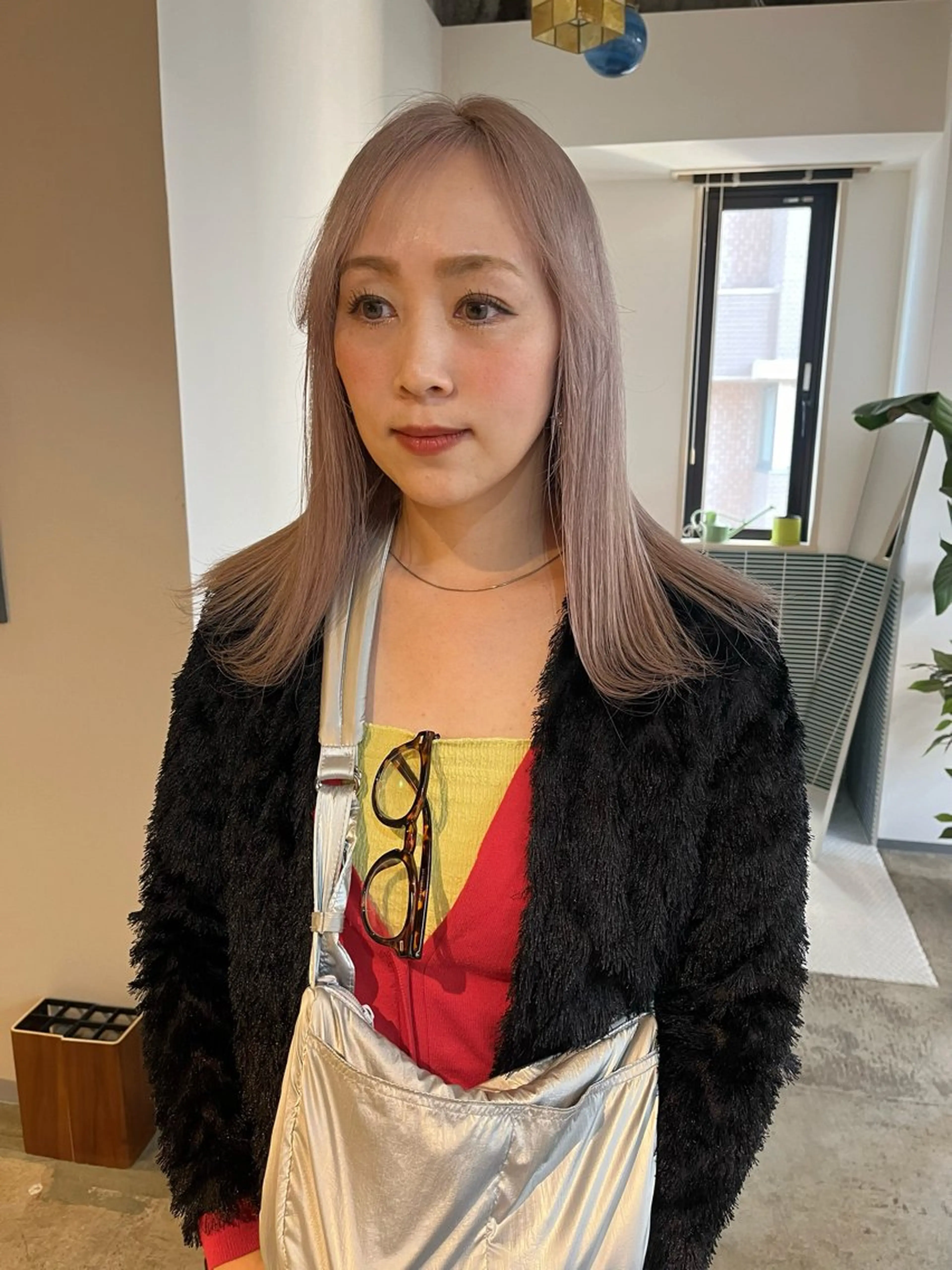 ミディアム カラー ベージュカラー ブリーチ ミルクティーベージュ カット ヘアカラー トリートメント 🩷ハイトーン透明感 レイヤー🩷ユリカのヘアスタイル