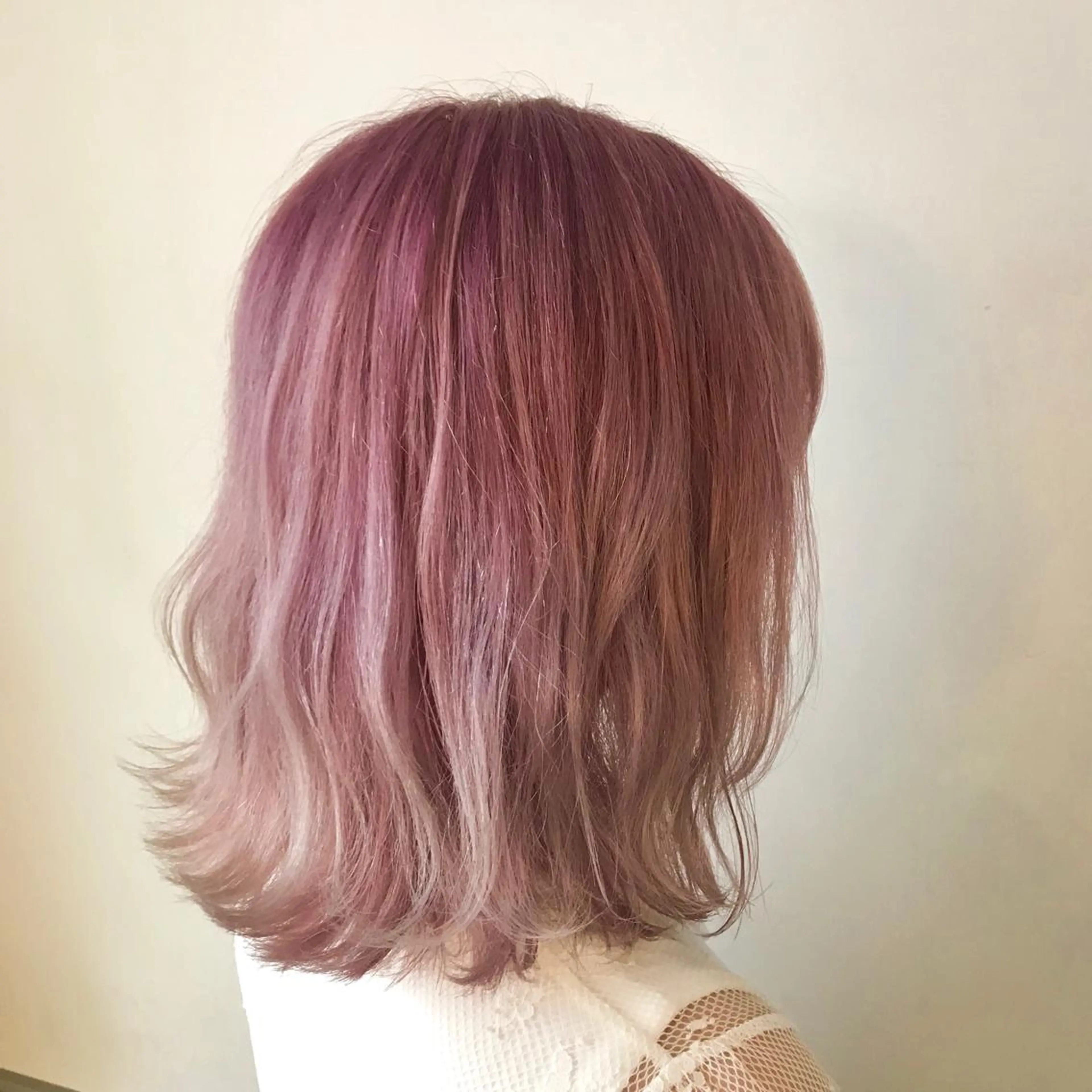 ミディアム カラー ブリーチ ケアブリーチ グラデーションカラー ピンクカラー 山下 直人のヘアスタイル