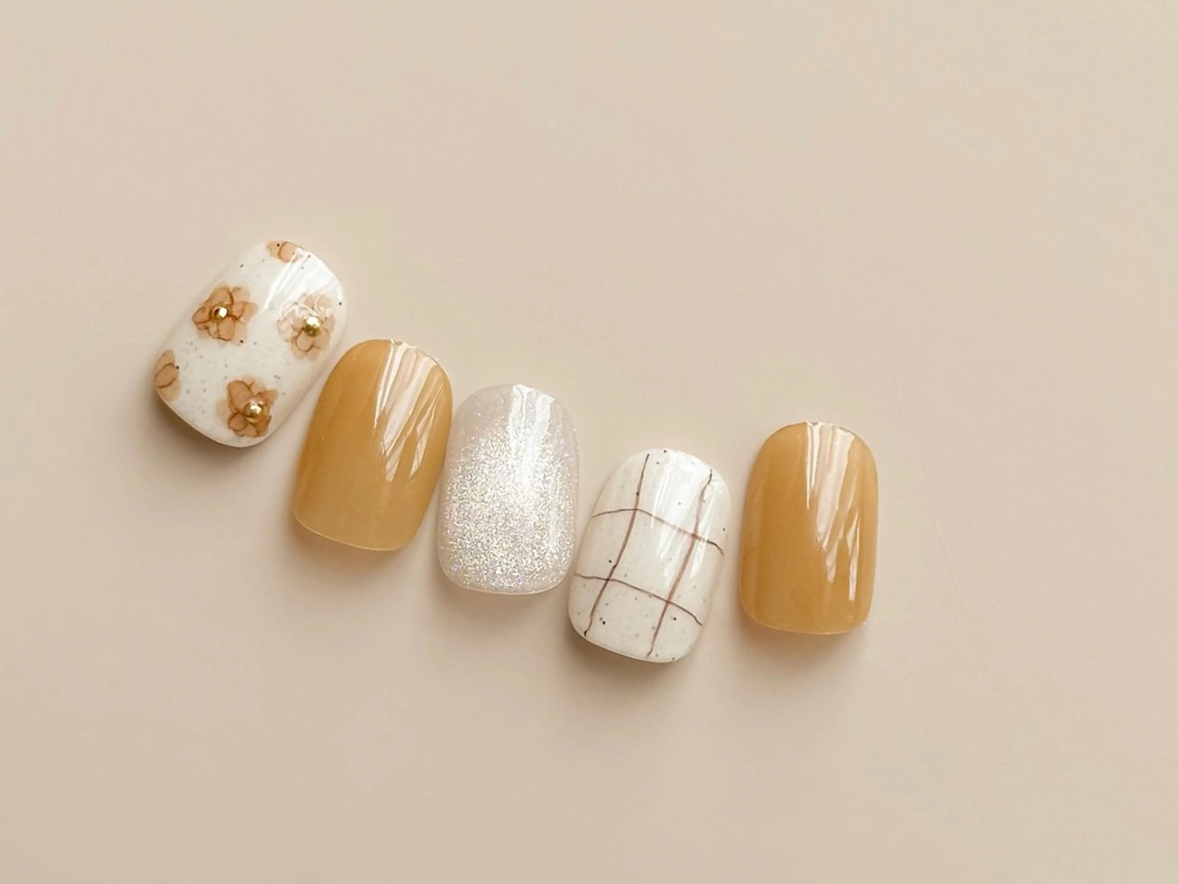 ネイル ジェルネイル マグネットネイル ニュアンスネイル パラジェル 春ネイル ハンドネイル Kotoha （ことは）のネイルデザイン