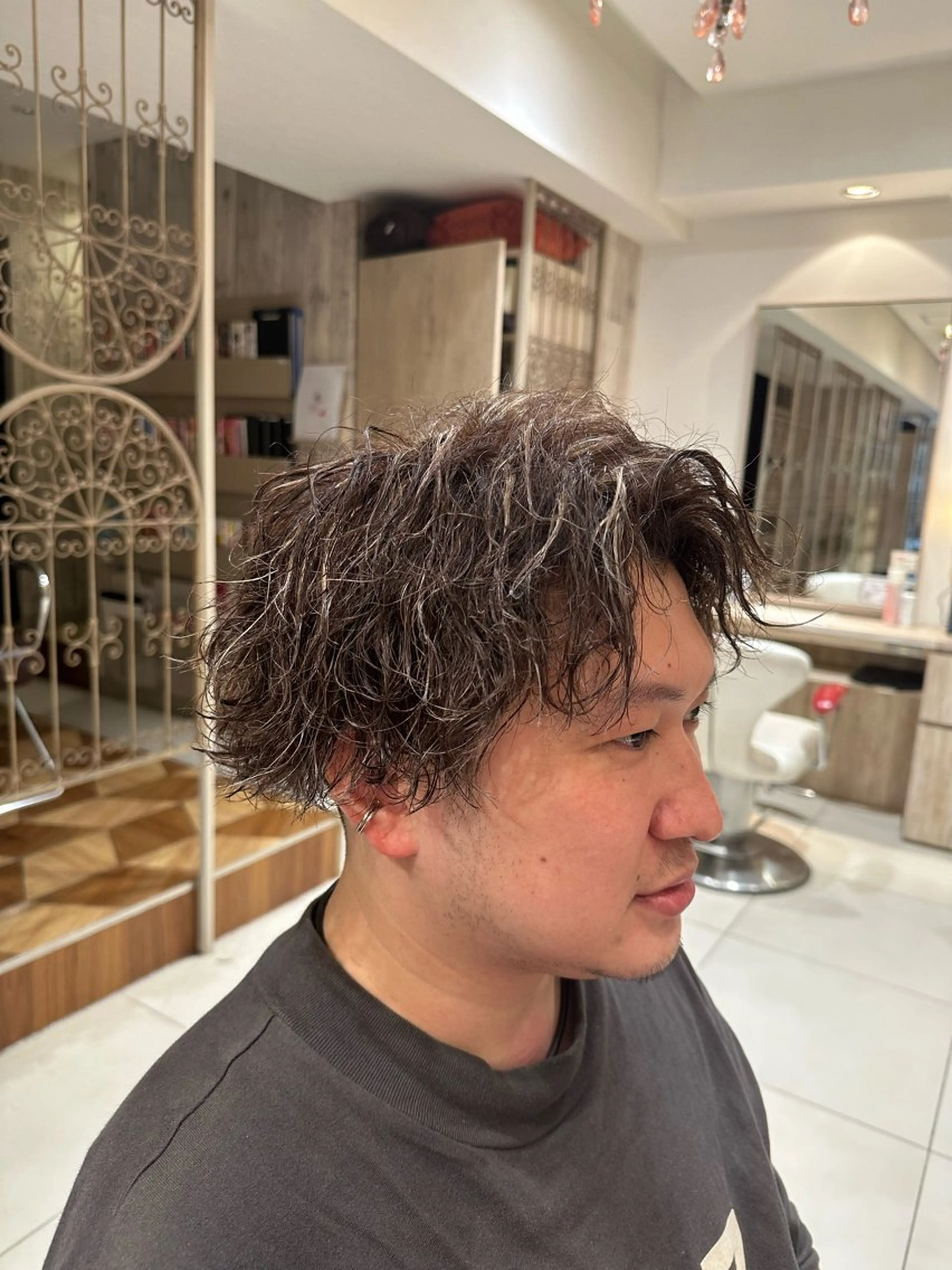 ミディアム カラー パーマ メンズ メンズハイライト ハイライトカラー ハイライト エンターテイナー🔥 星野　甲斐のヘアスタイル