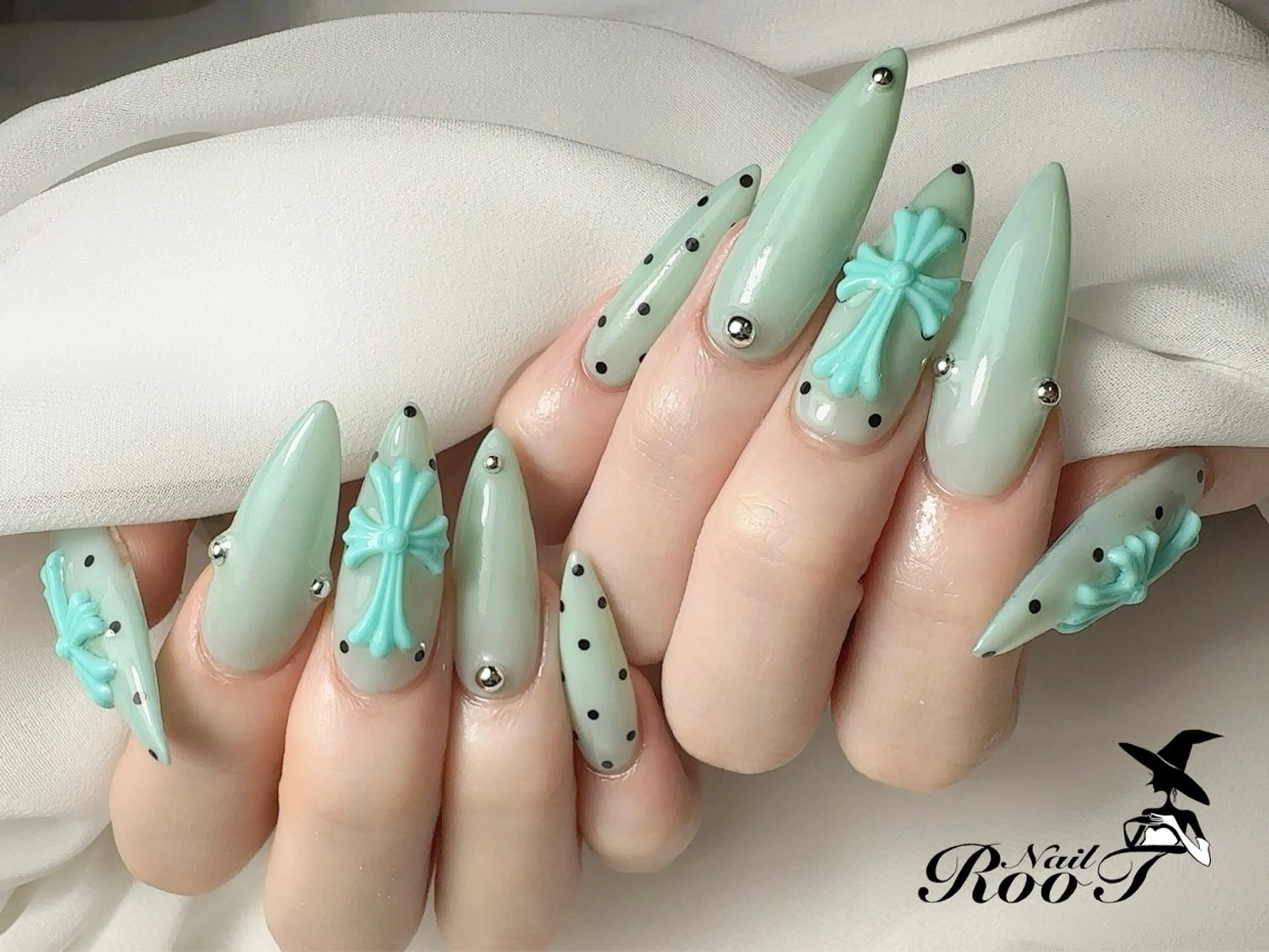 ネイル ドット ハンドネイル RooT Nailのネイルデザイン