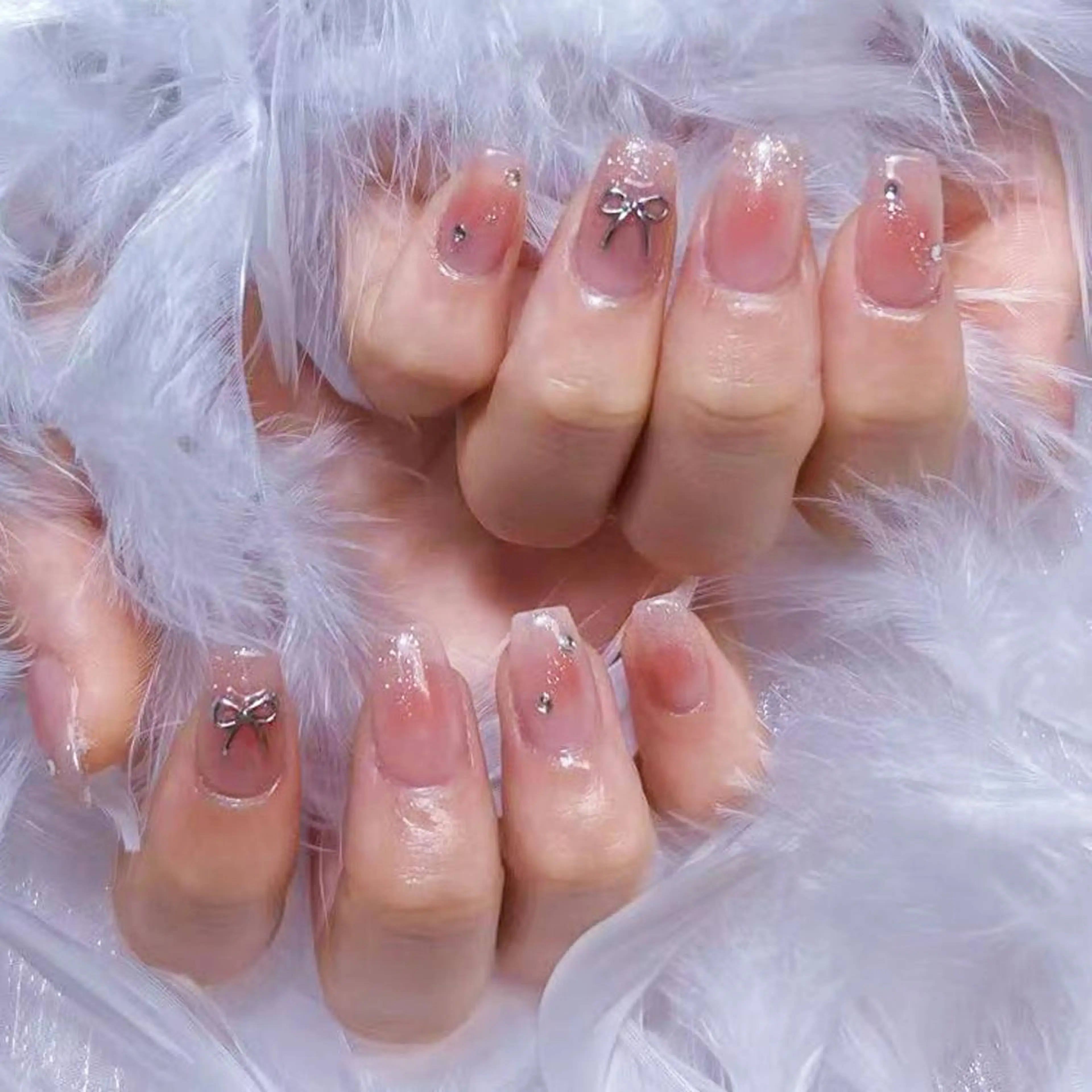 ネイル アートネイル オーロラネイル ガーリー キラキラネイル マグネットネイル ハンドネイル ハンドケア Plenty 🚢のネイルデザイン