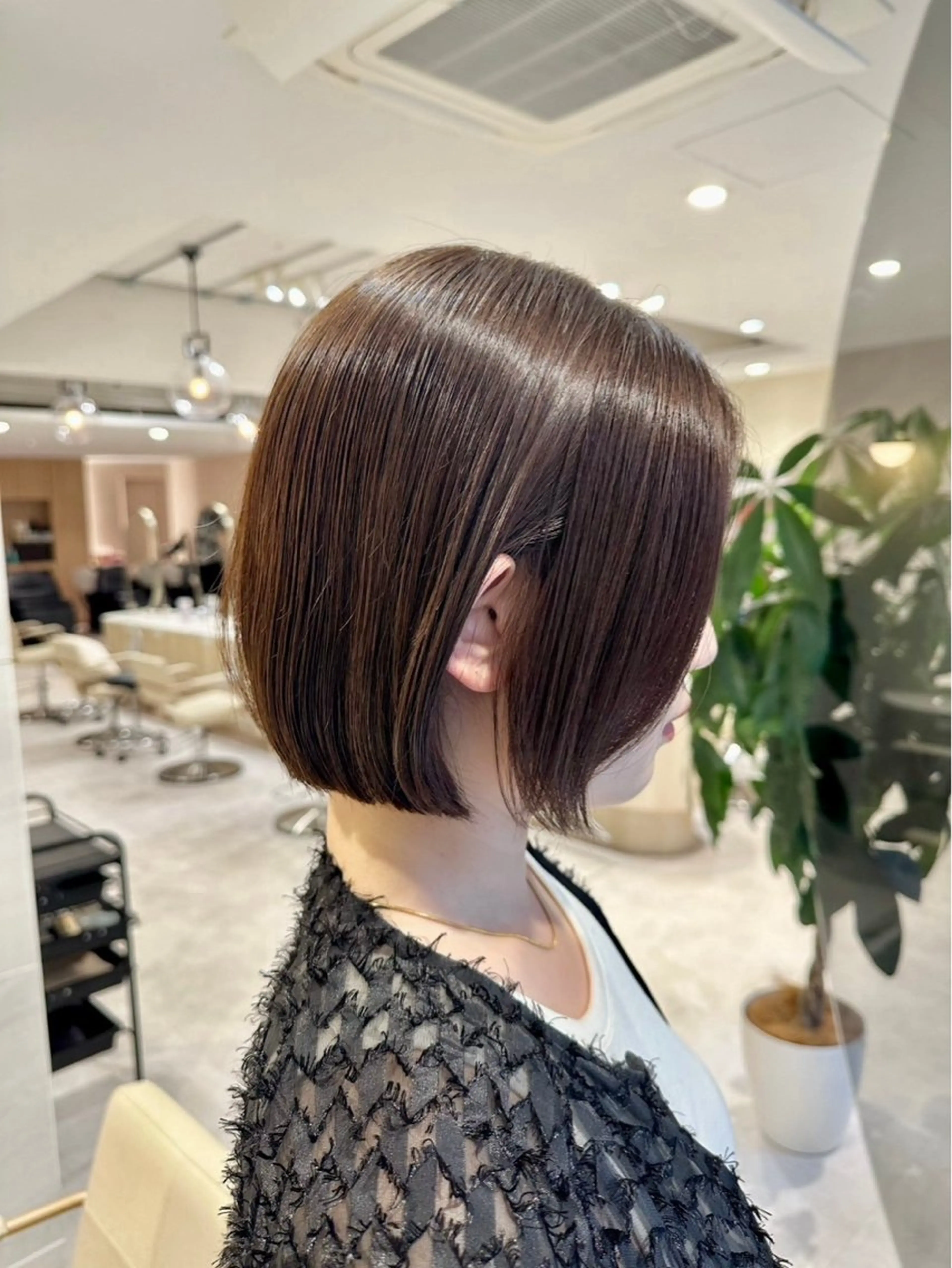 ショート ボブ 顔周りカット 小顔カット カット無料｜レイヤー カット｜韓国モテへアのヘアスタイル