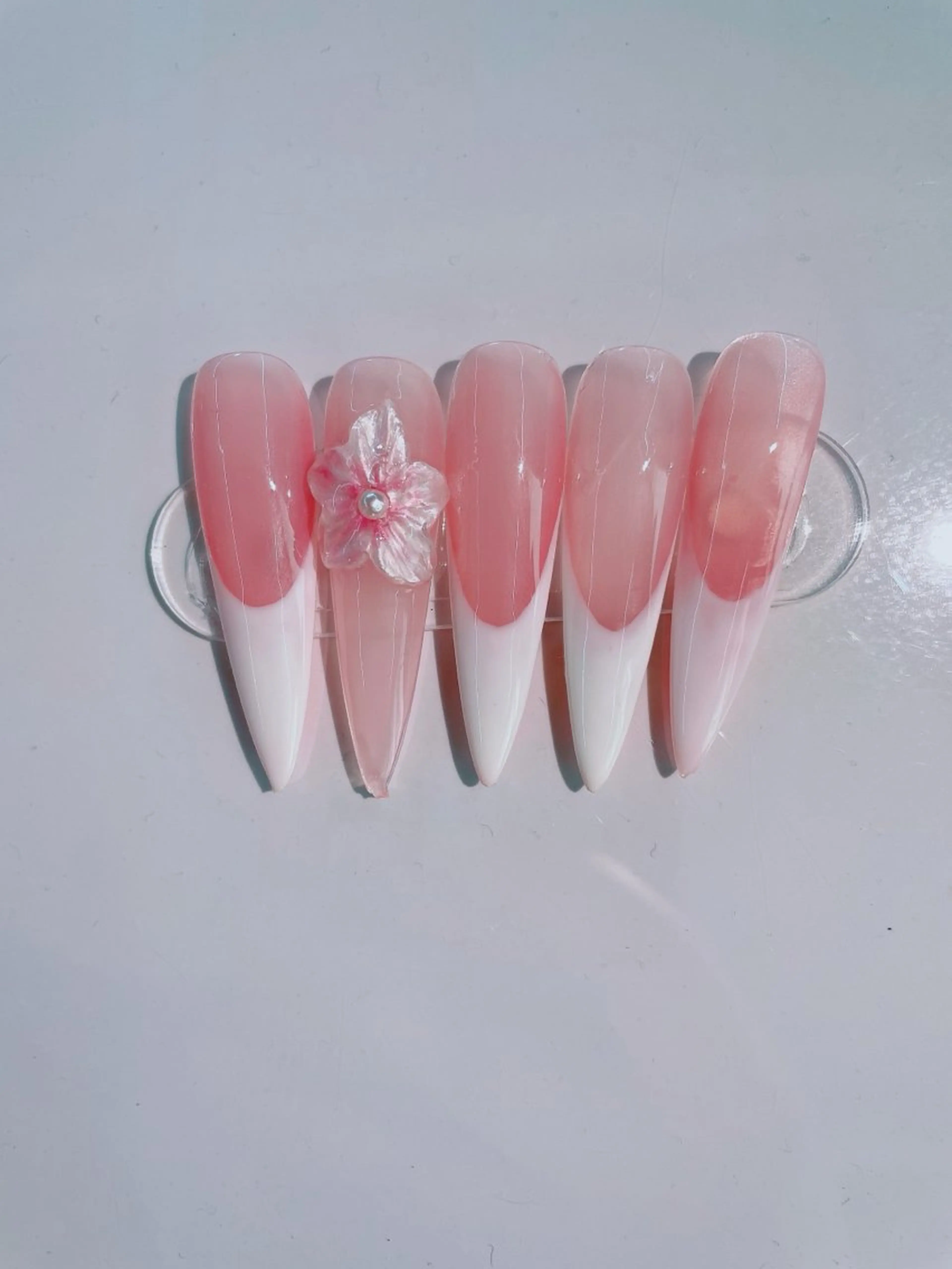 【初回・自店オフ無料☆】フレンチ＋2本ぷっくりアート　¥6600の写真