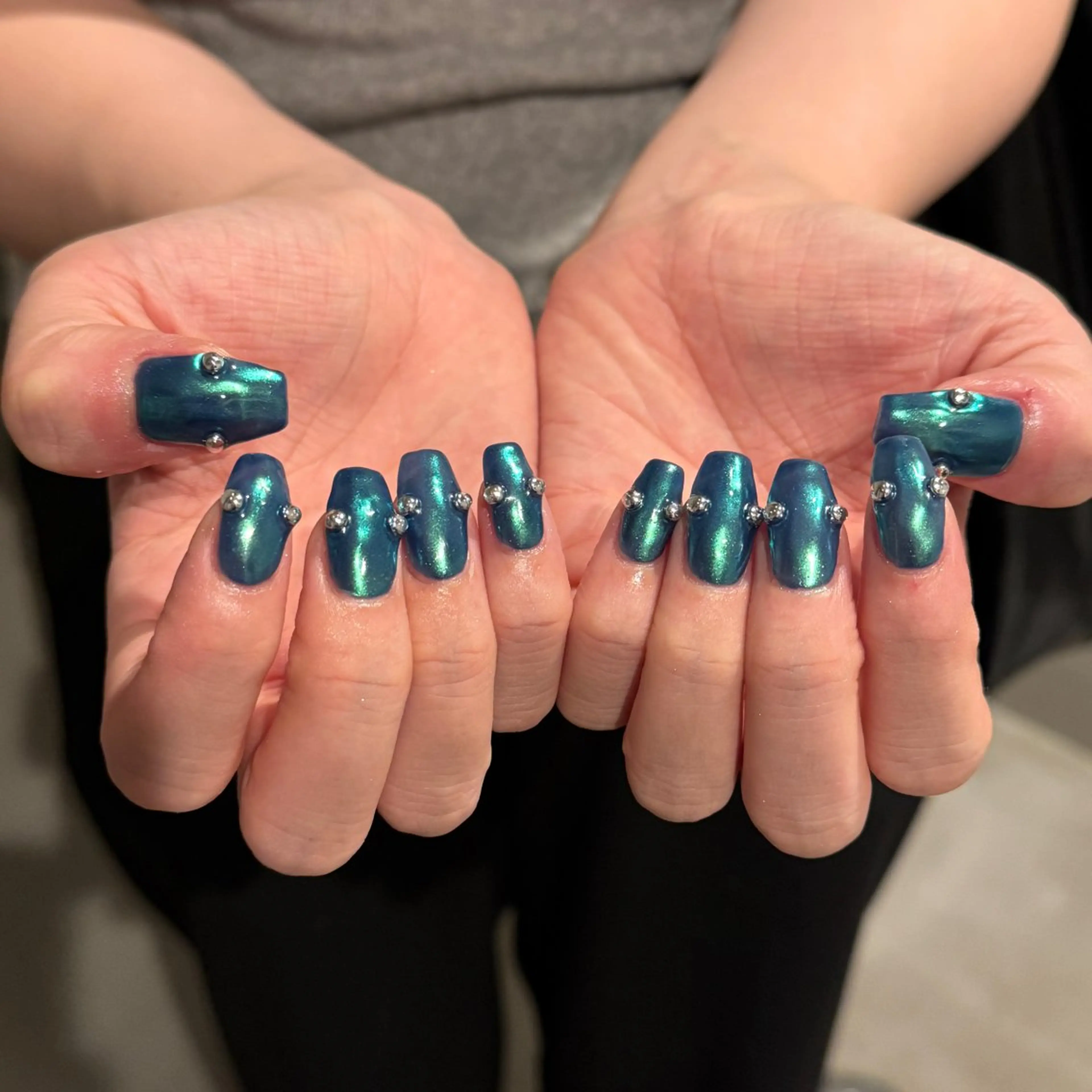 ネイル ミラーネイル 𝐫𝐚𝐢 𝐧𝐚𝐢𝐥の眉毛・アイブロウイメージ