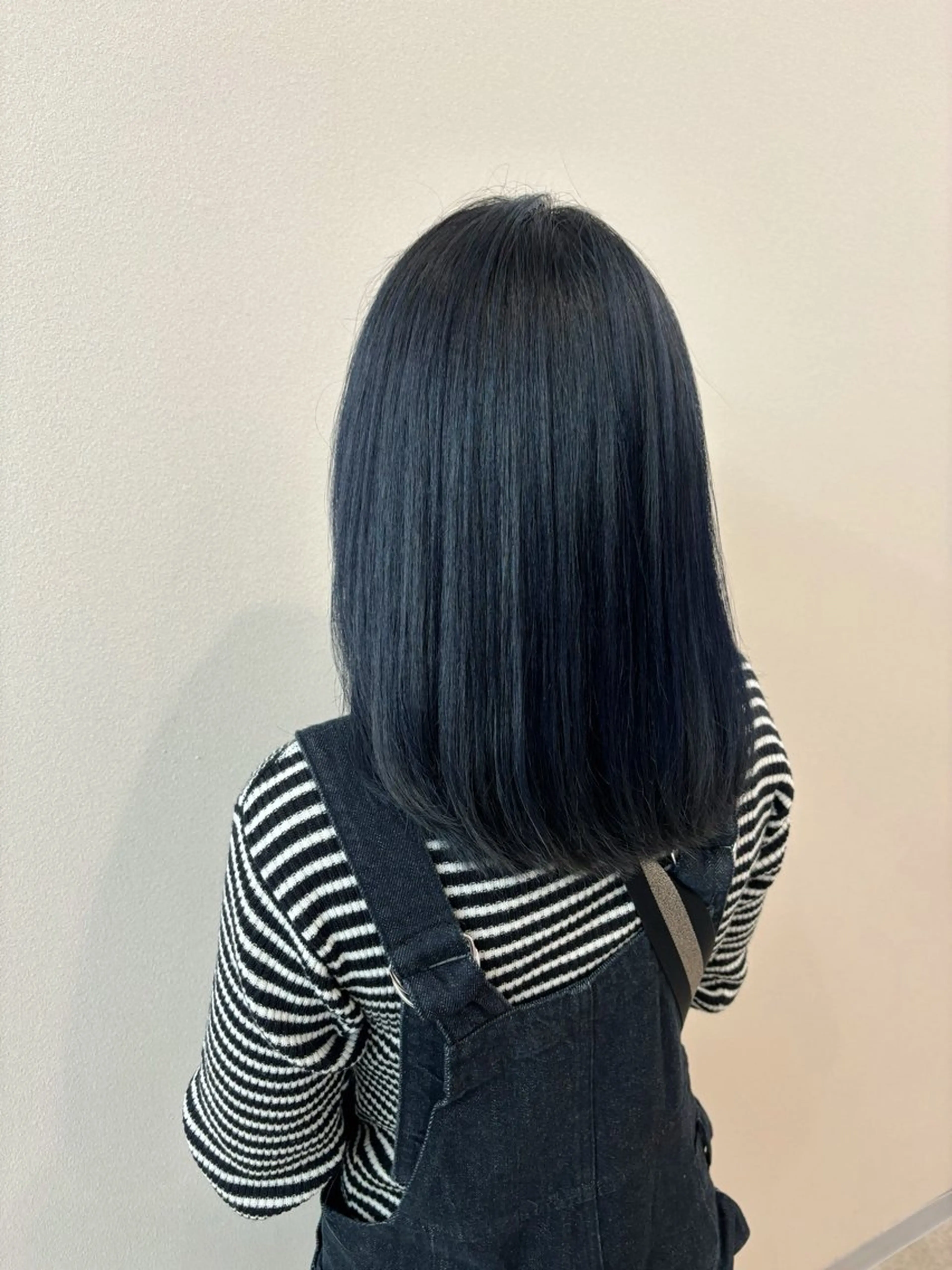 ミディアム カラー ブルーカラー ネイビーカラー 角谷 靖子のヘアスタイル