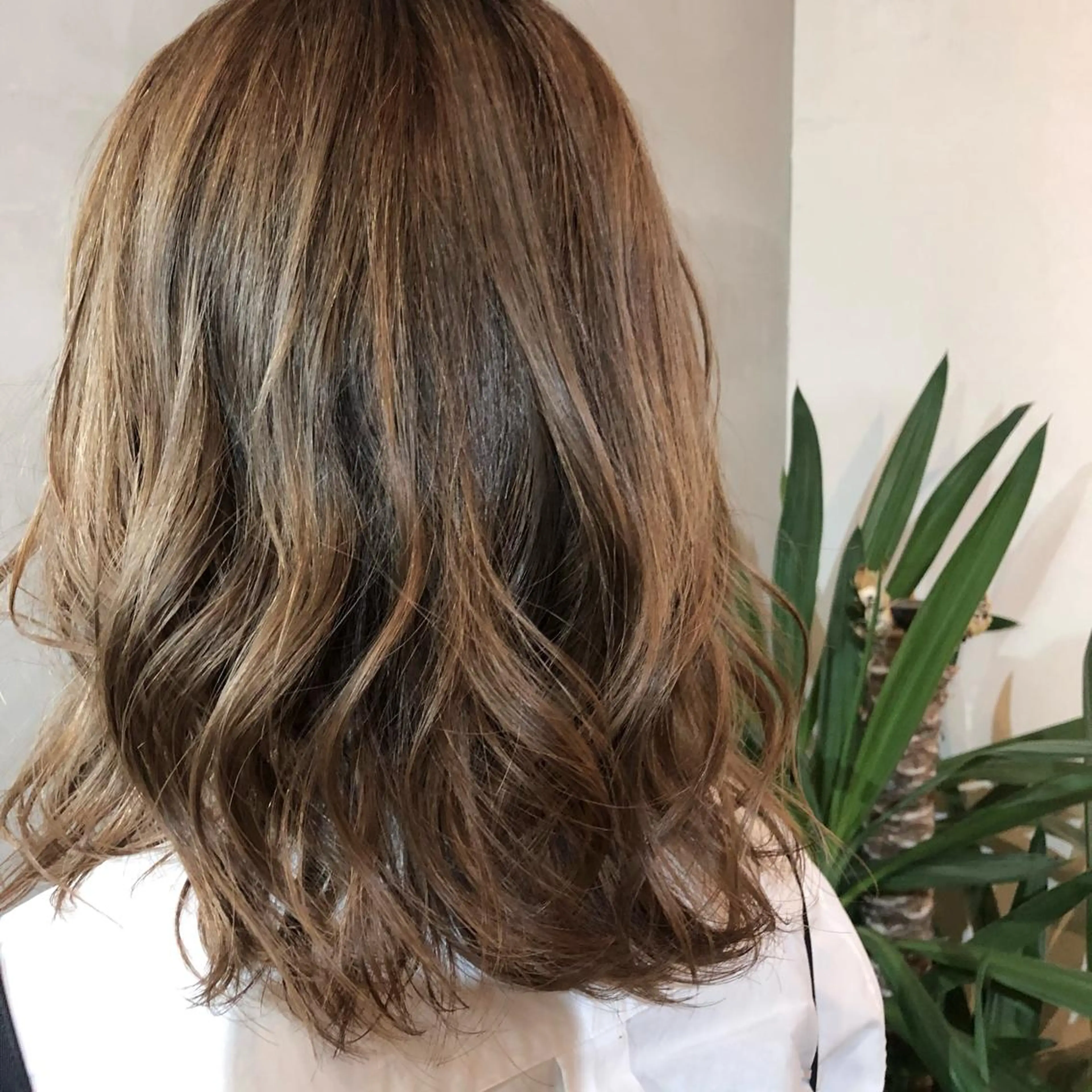 ミディアム カラー ヘアアレンジ 仲間 菜々世のヘアスタイル