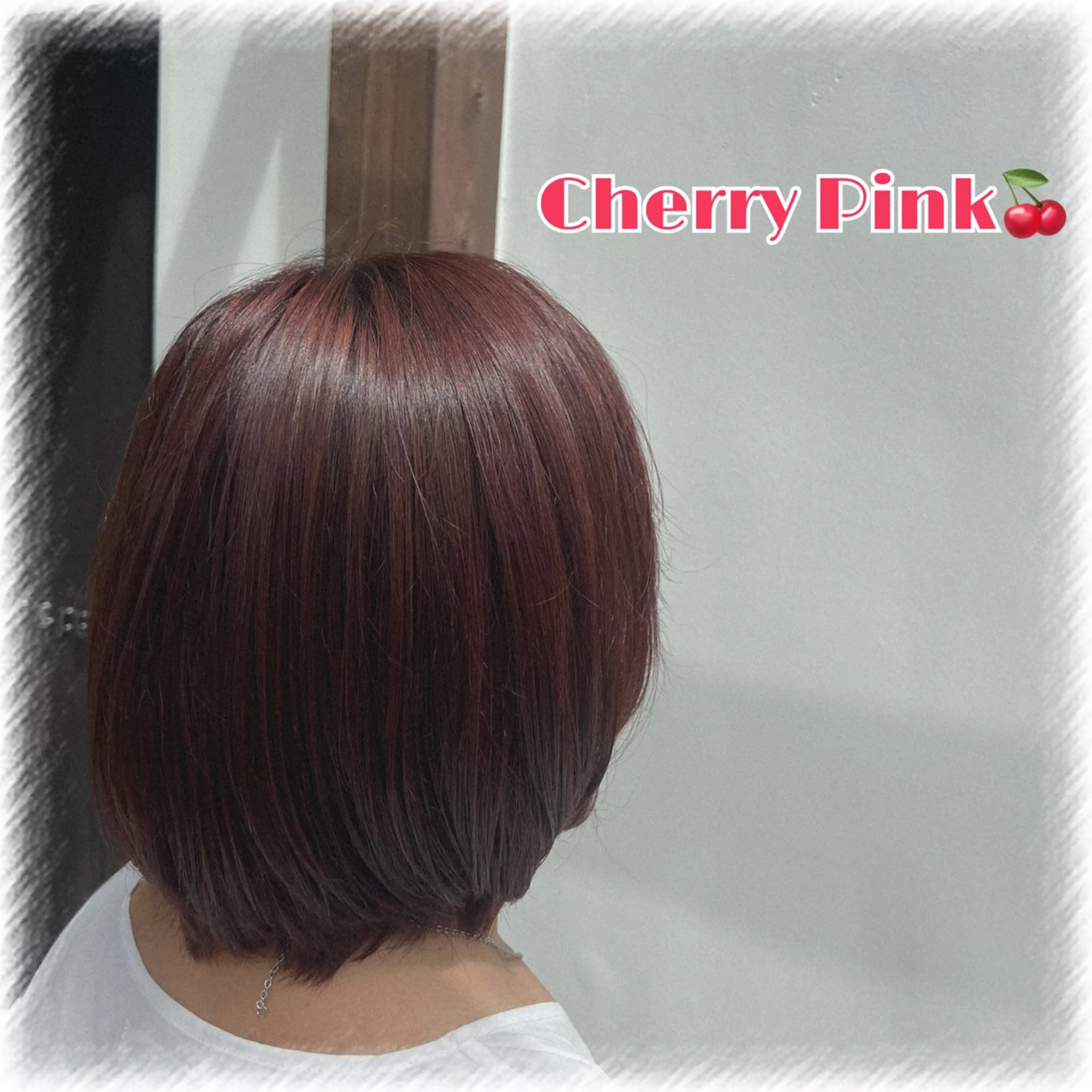 ミディアム カラー 岡本 絢香のヘアスタイル