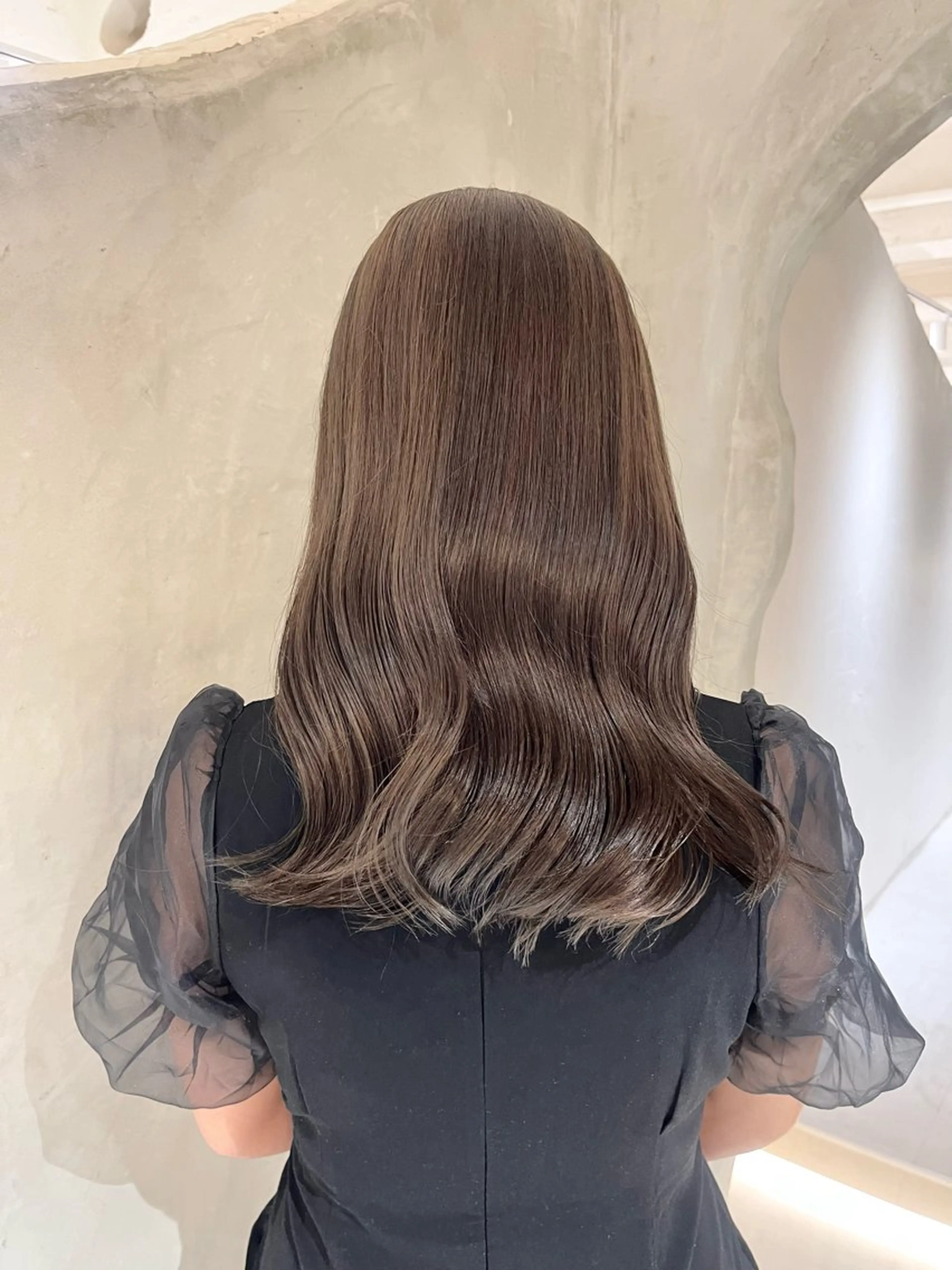 セミロング カラー ベージュカラー ブリーチ ブリーチなしカラー オリーブベージュ カット ヘアカラー トリートメント 切りっぱなしボブ/ 艶カラー/綾莉のヘアスタイル