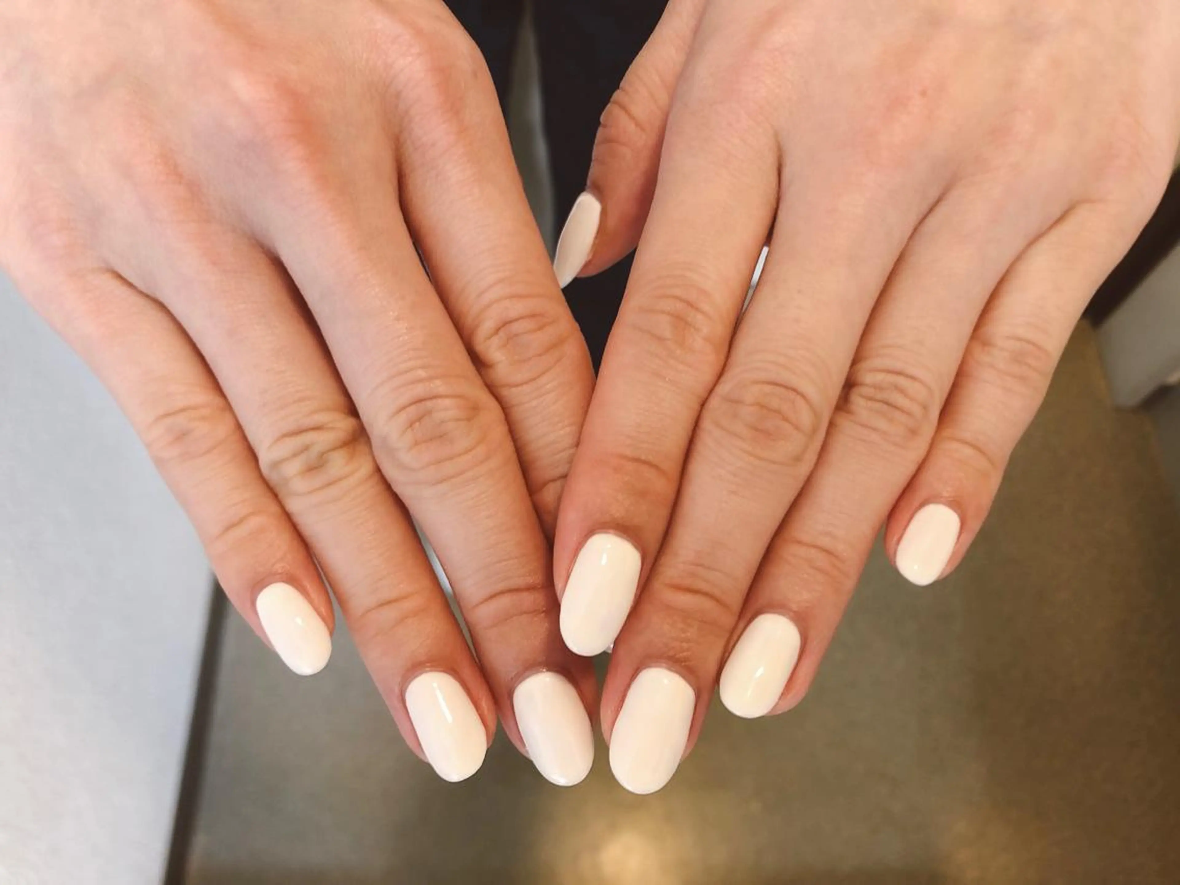 ネイル ワンカラーネイル ホワイト ハンドネイル mogunail &blowのネイルデザイン